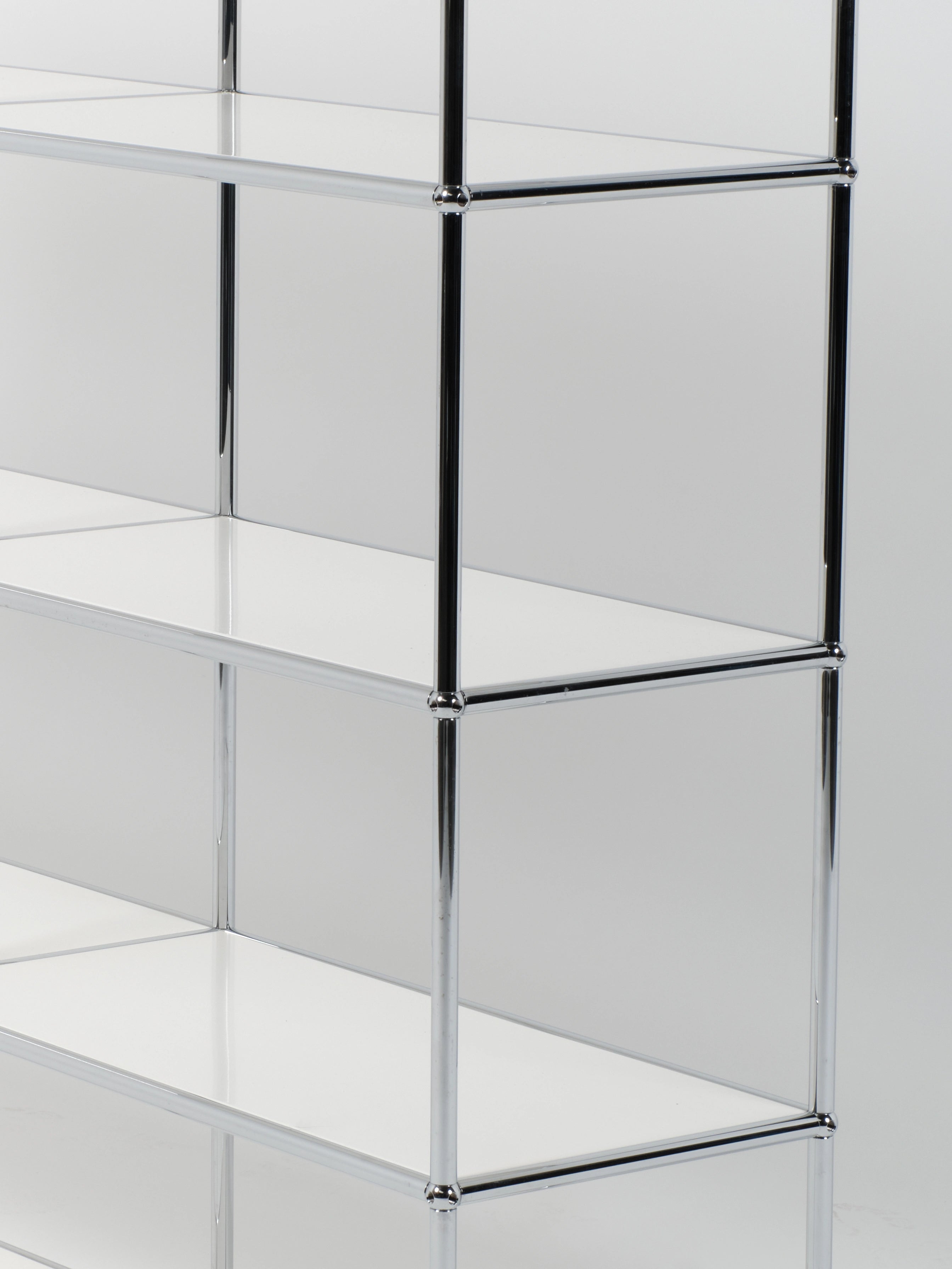 USM Haller Shelving / Large | White