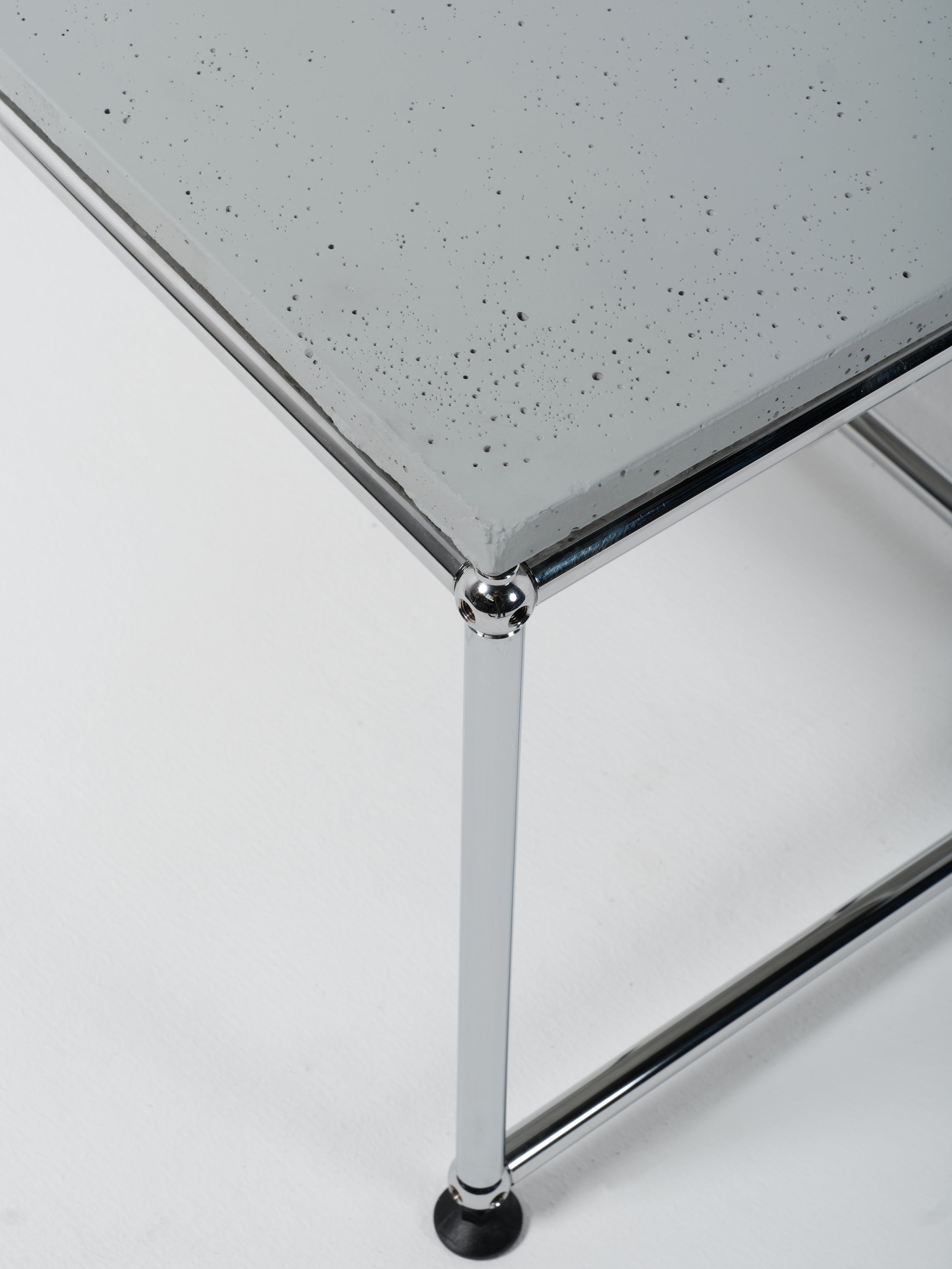 USM Coffee Table 5 / Square / Architectural Concrete