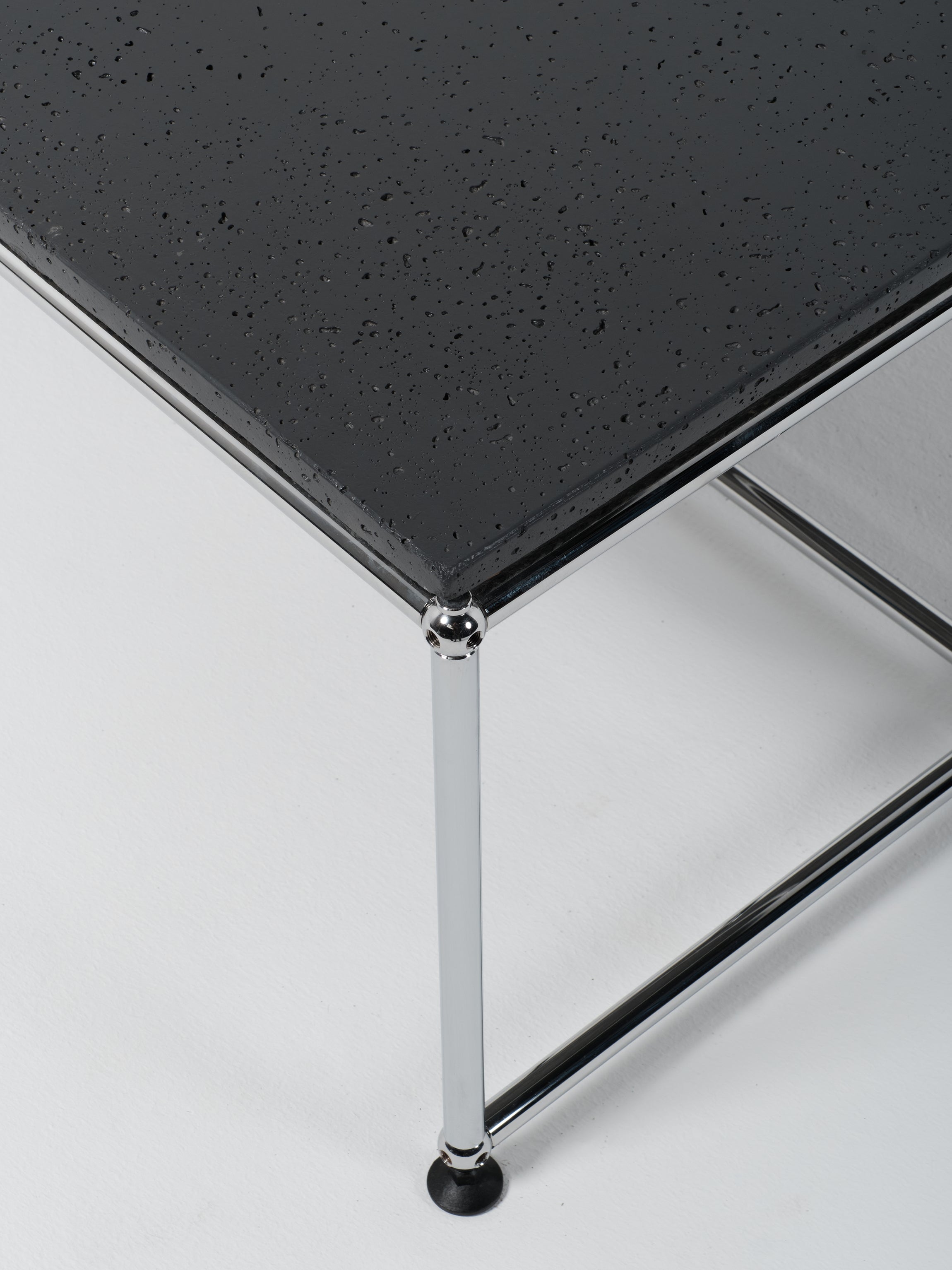 USM Coffee Table 6 / Square / Anthracite Concrete