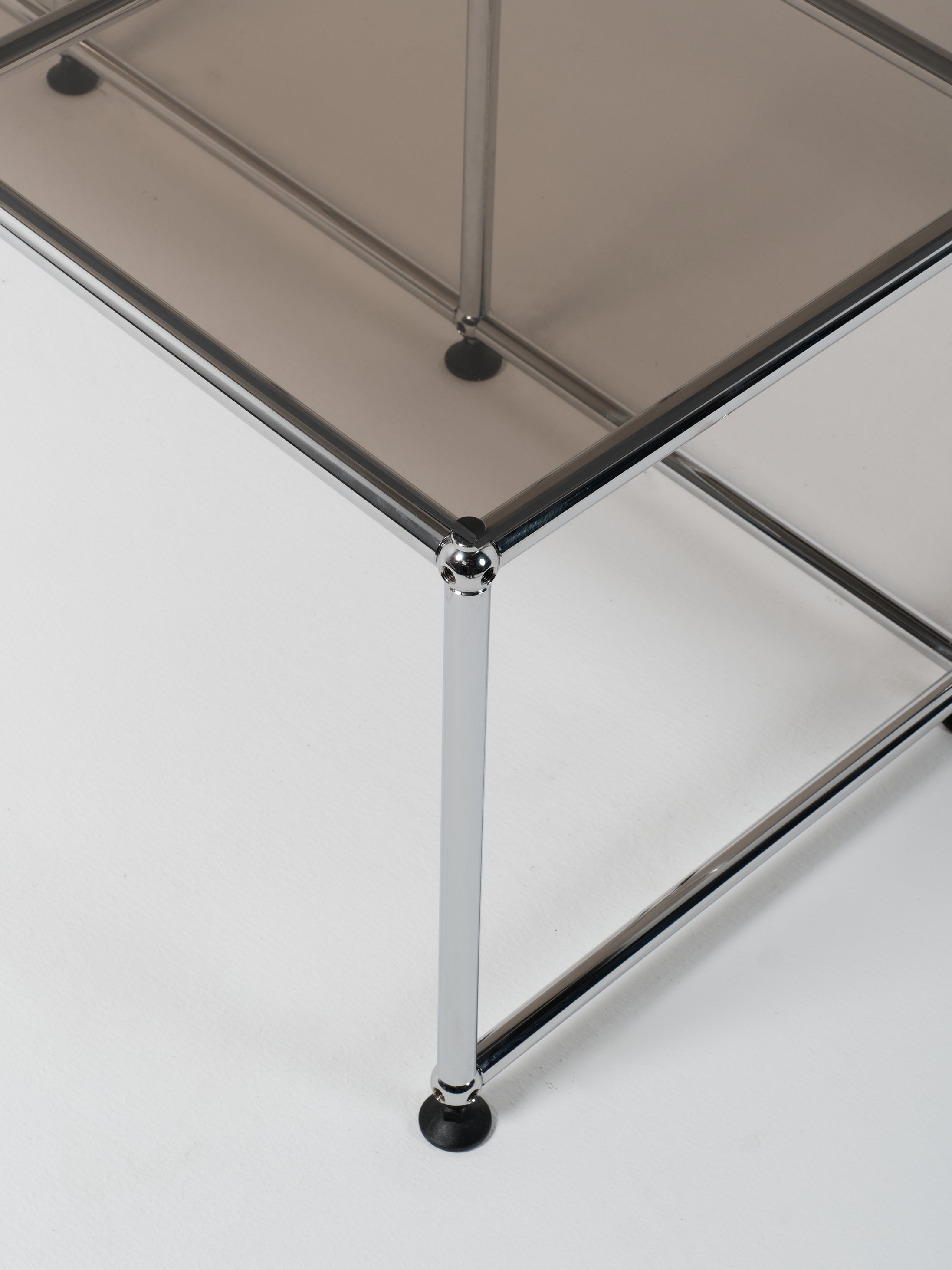 USM Coffee Table 9 / Square / Amber Glass