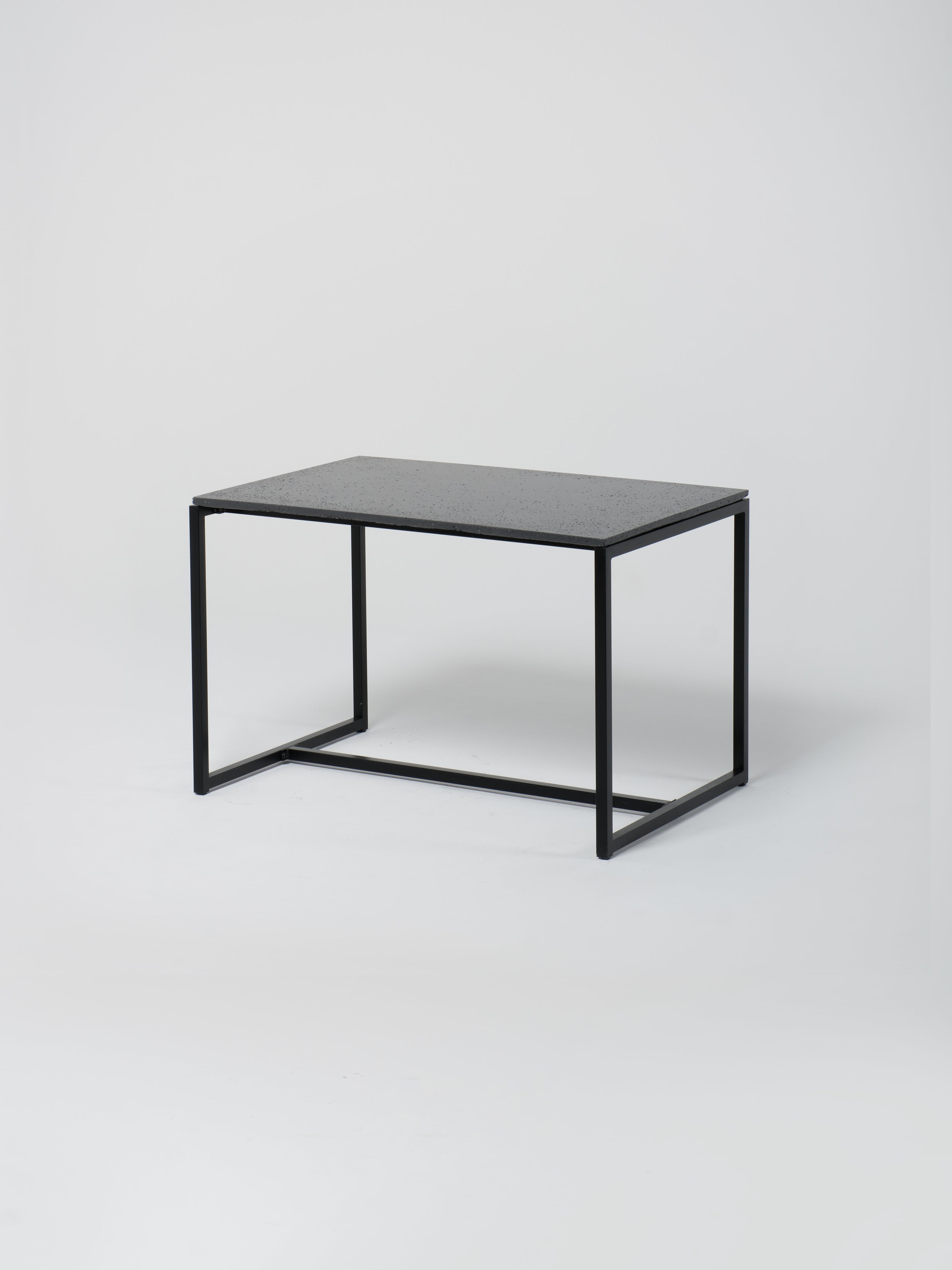 Table 9 / Black / Anthracite Concrete