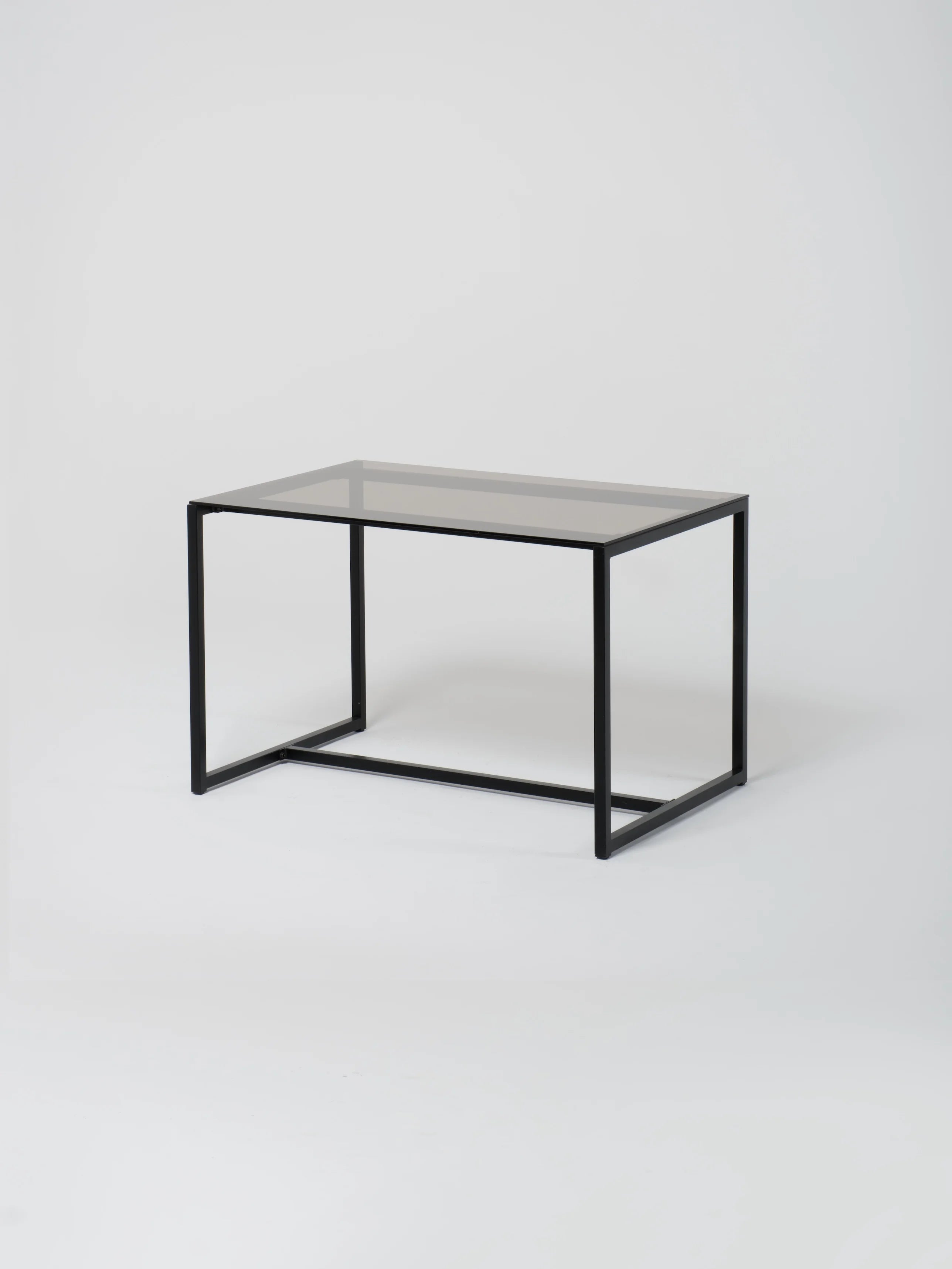 Table 15 / Black / Glass / Amber