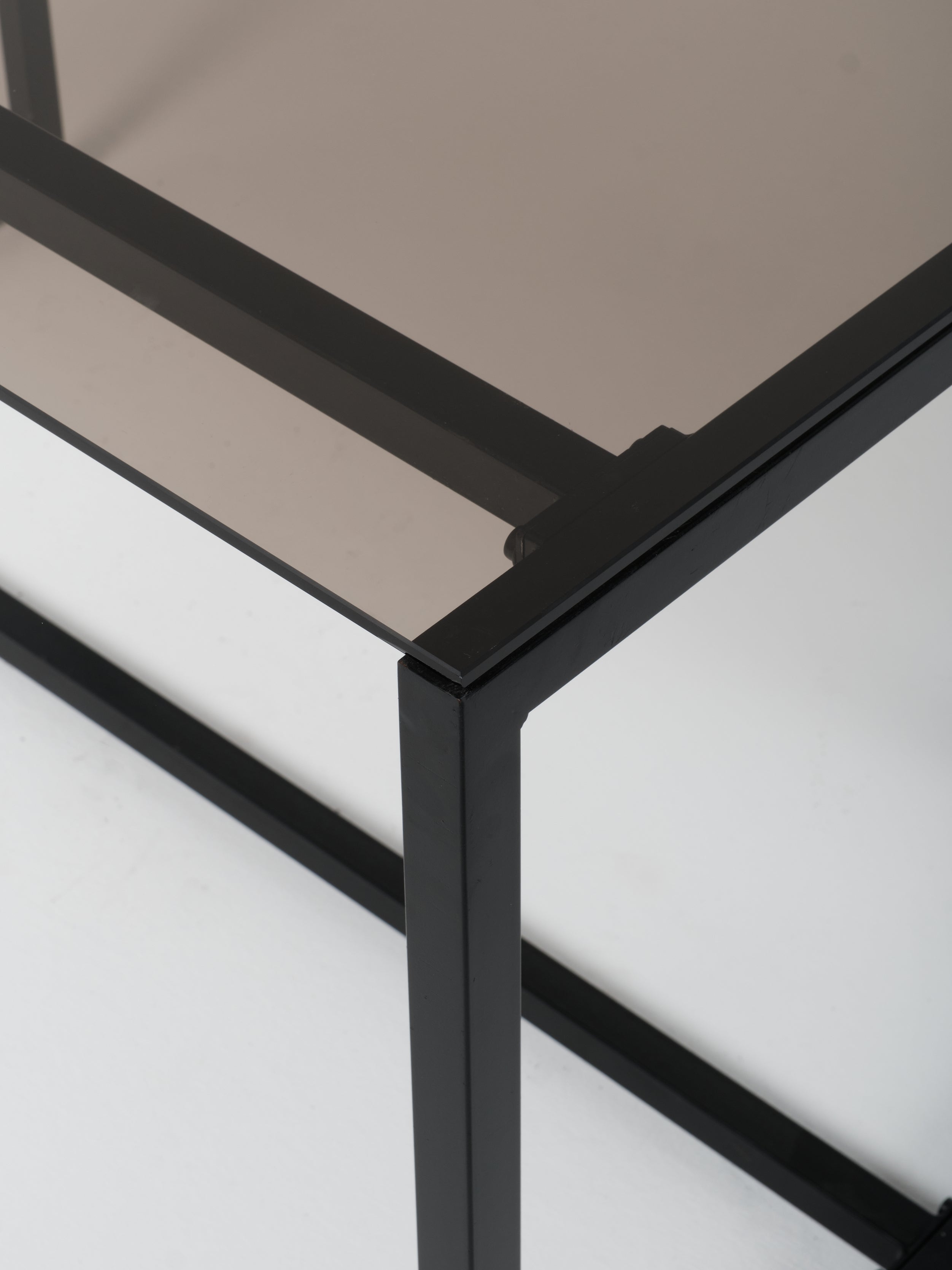 Table 15 / Square / Black / Glass / Amber