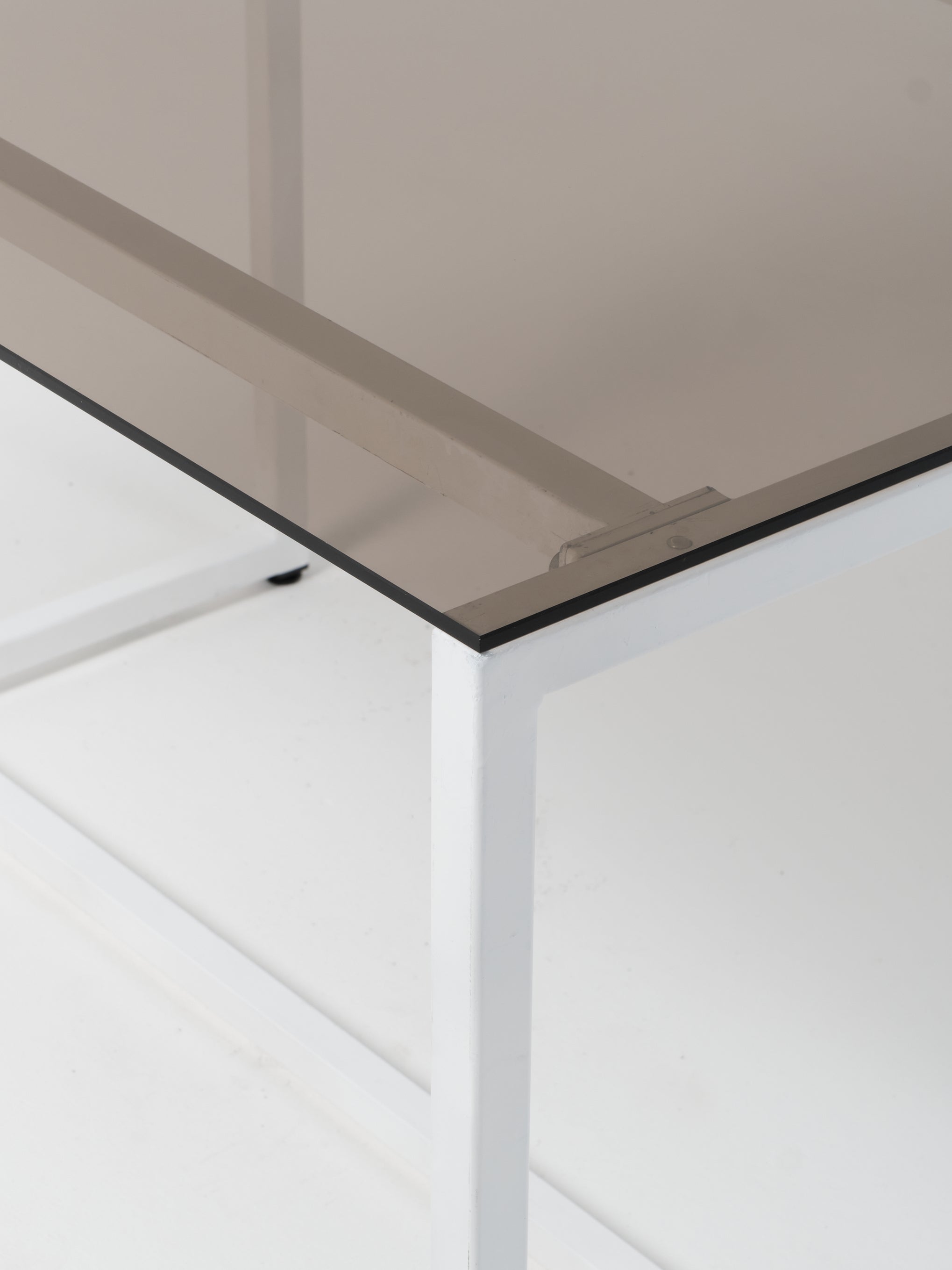 Table 22 / Square / White / Amber Glass