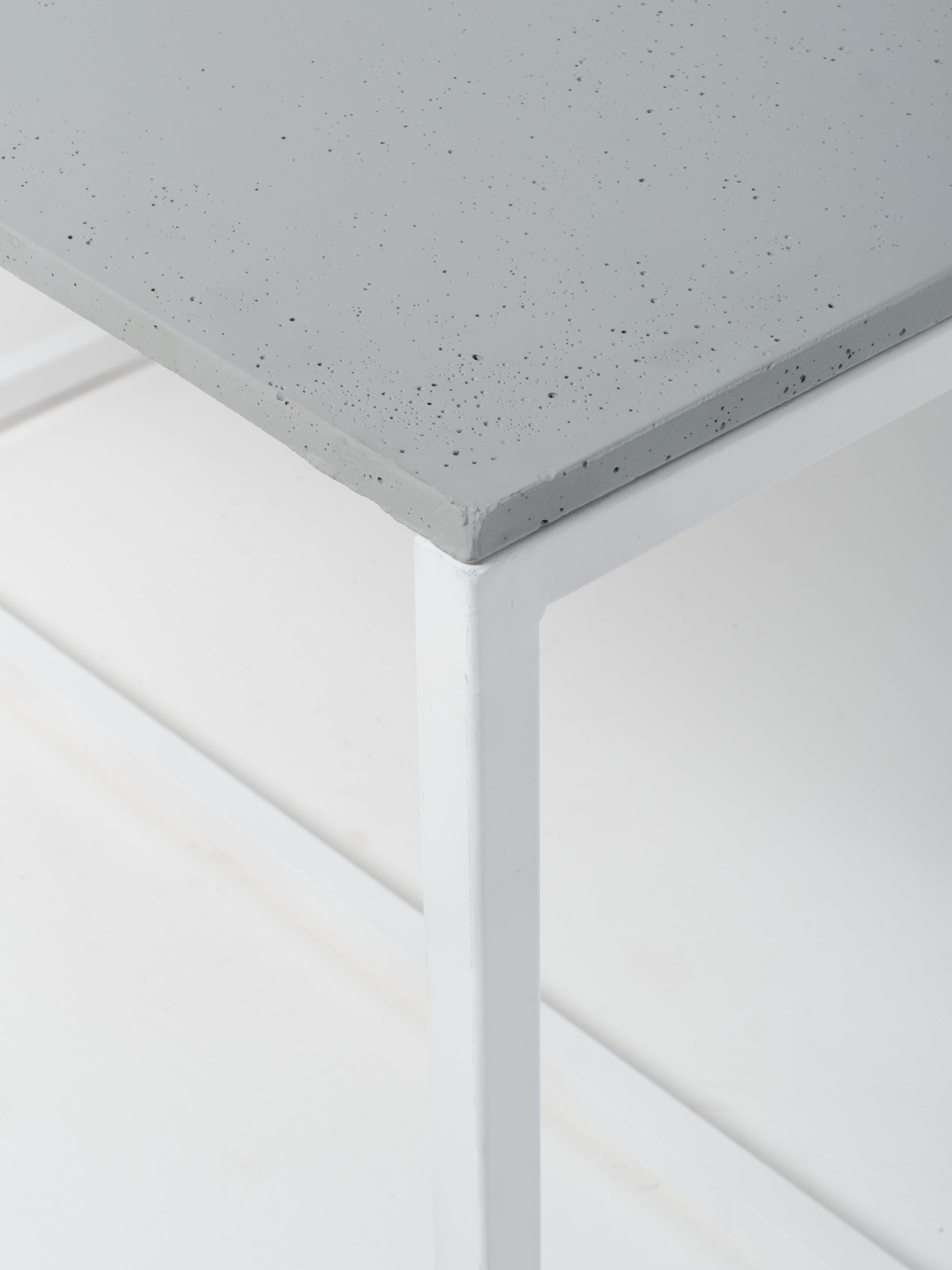 Table 5 / White / Architectural Concrete