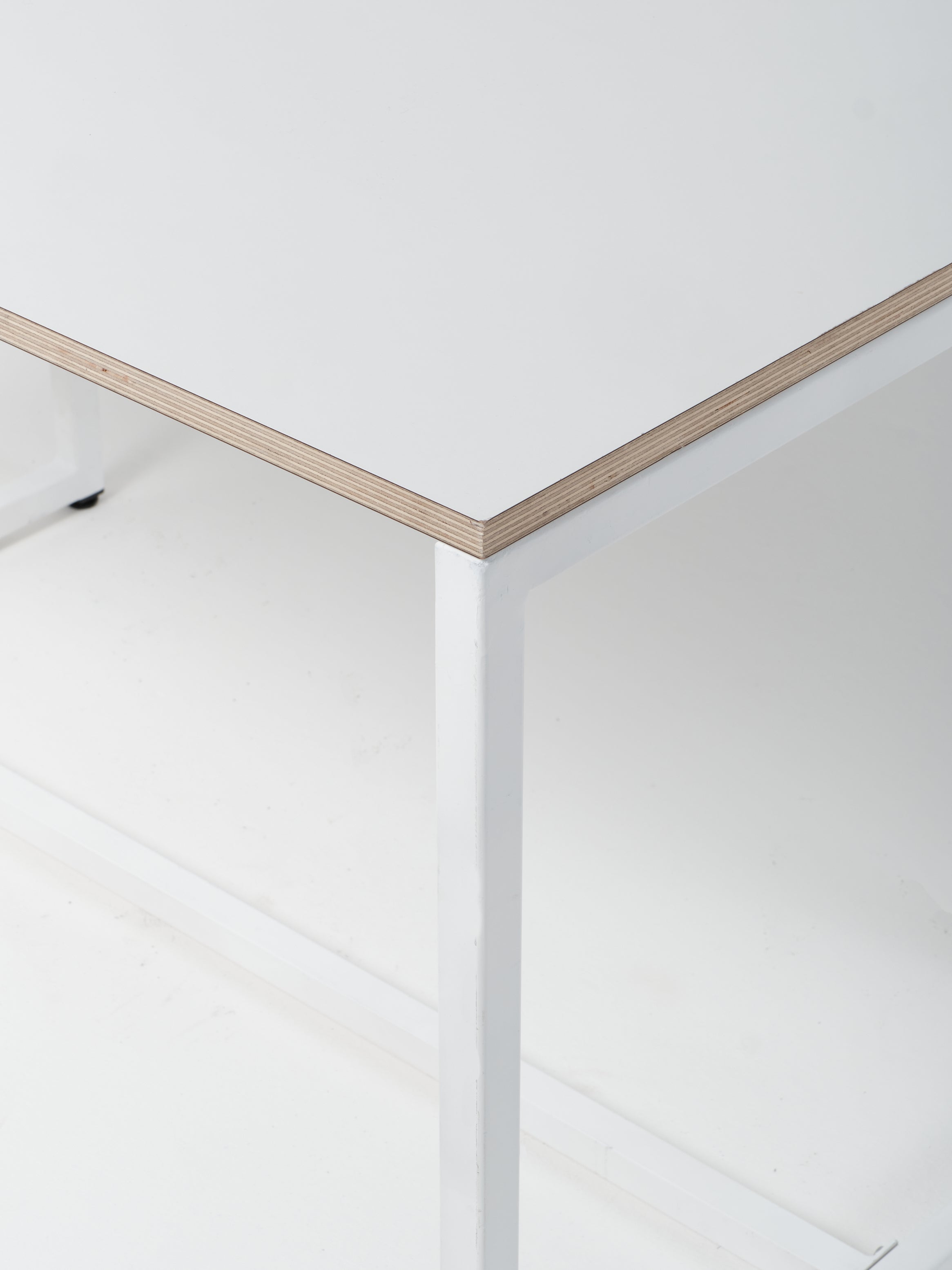 Table 10 / Square / White / White Plywood