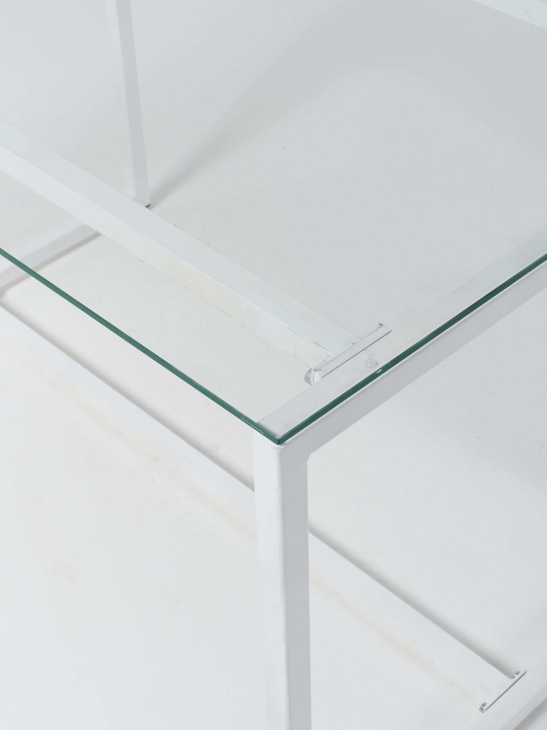 Table 12 / Square / White / Glass