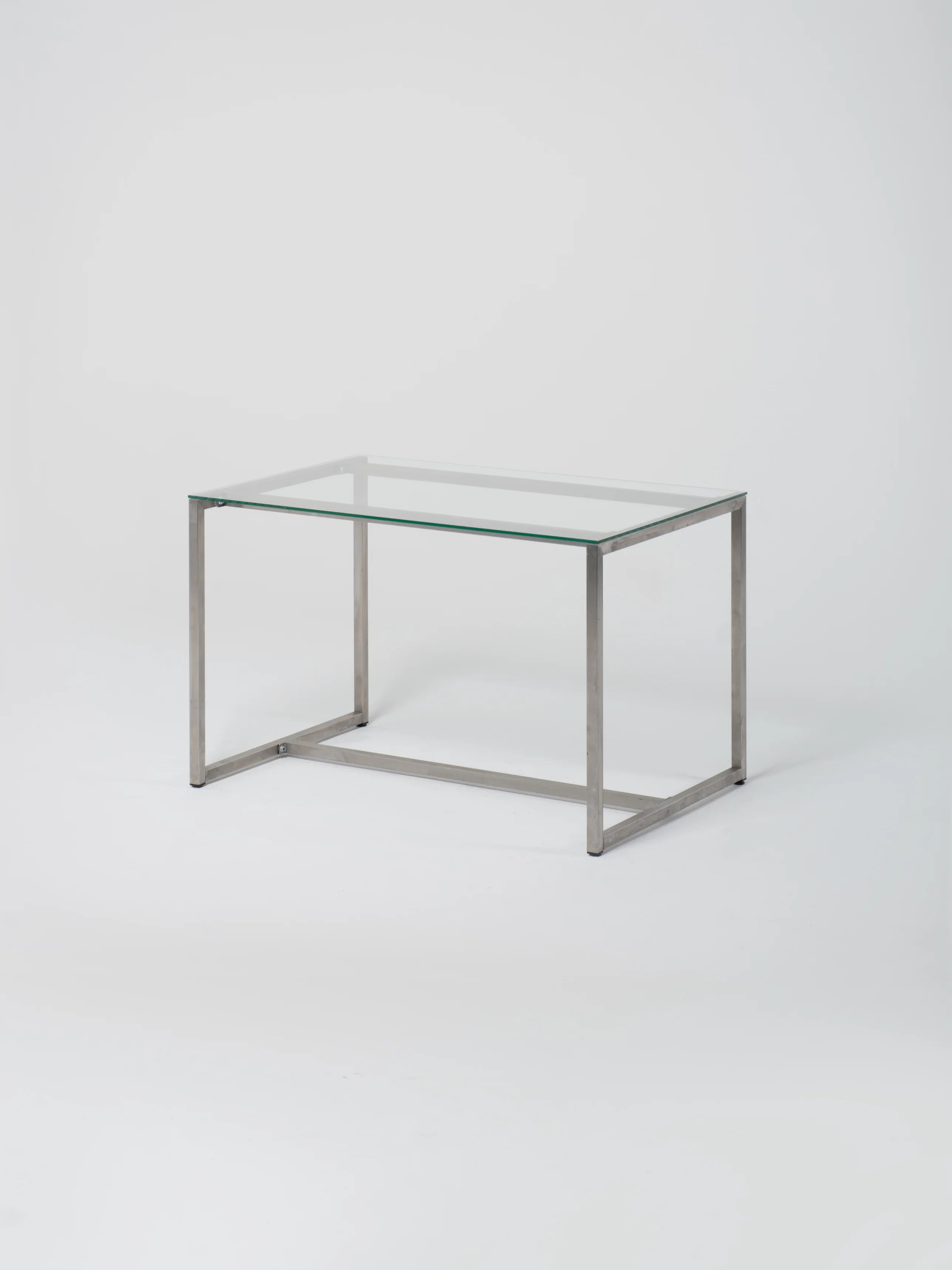 Table 16 / Stainless Steel / Glass