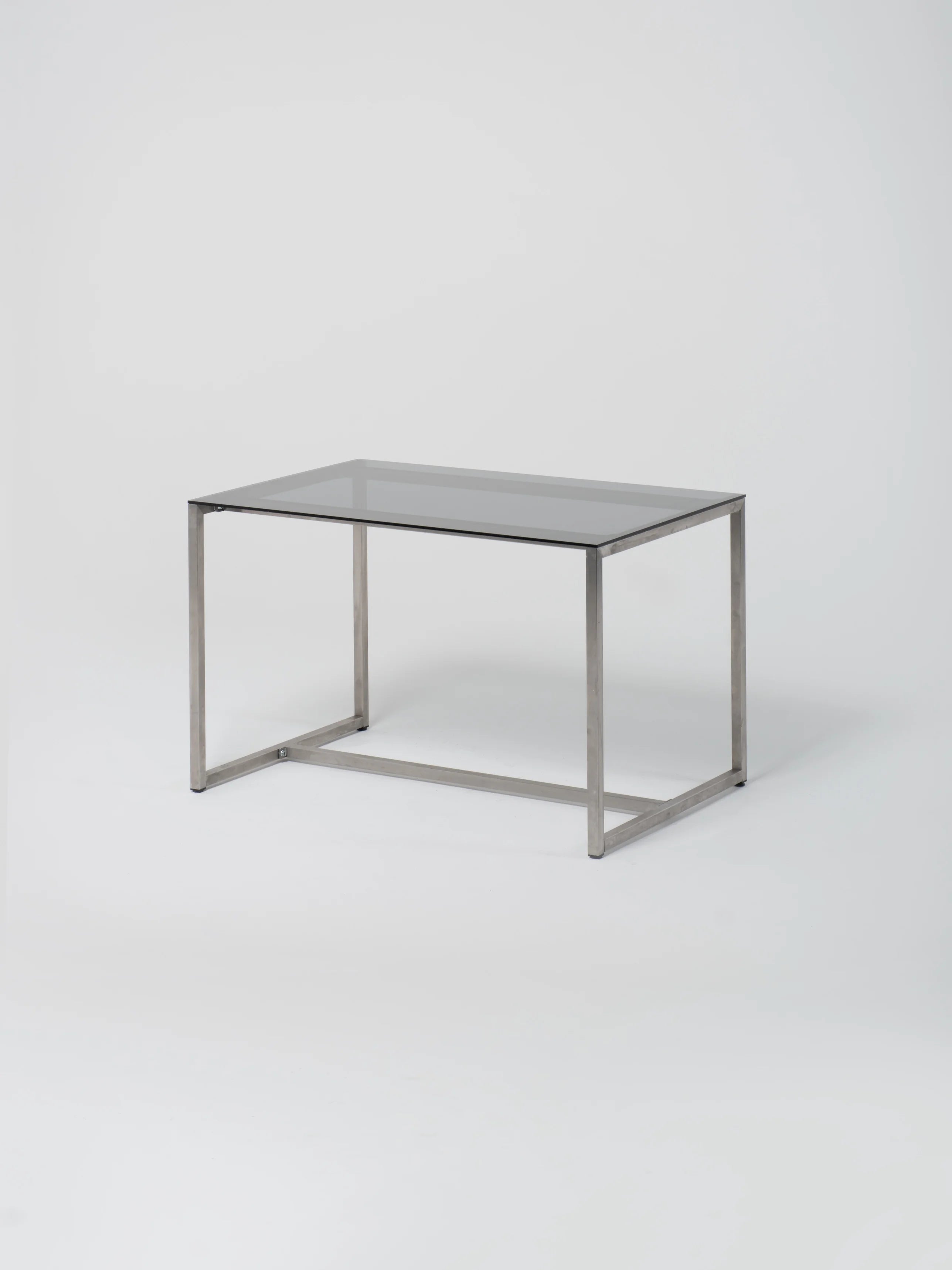 Table 17 / Stainless Steel / Glass / Grey