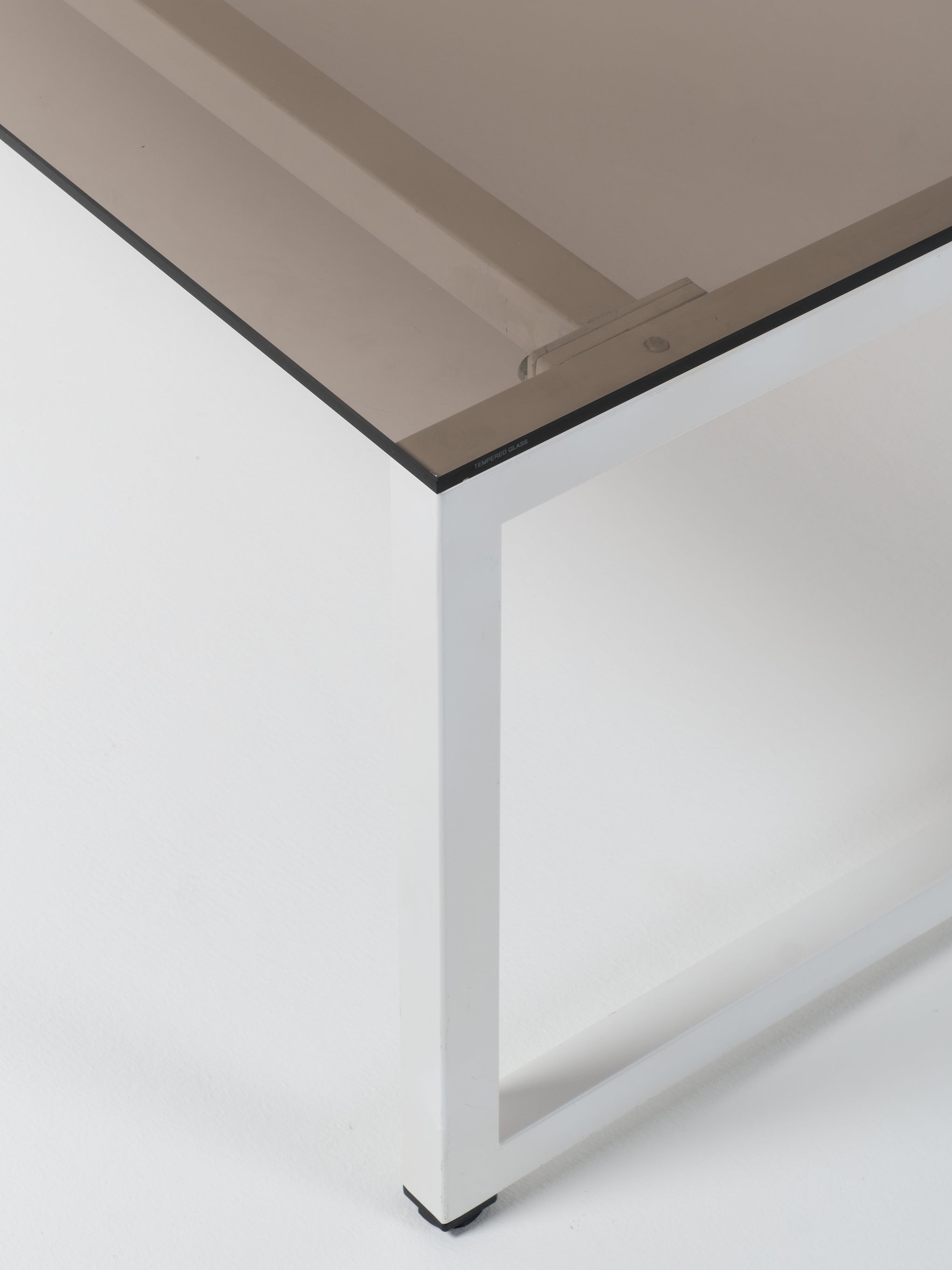 Coffee Table 17 / White | Square | Glass | Amber