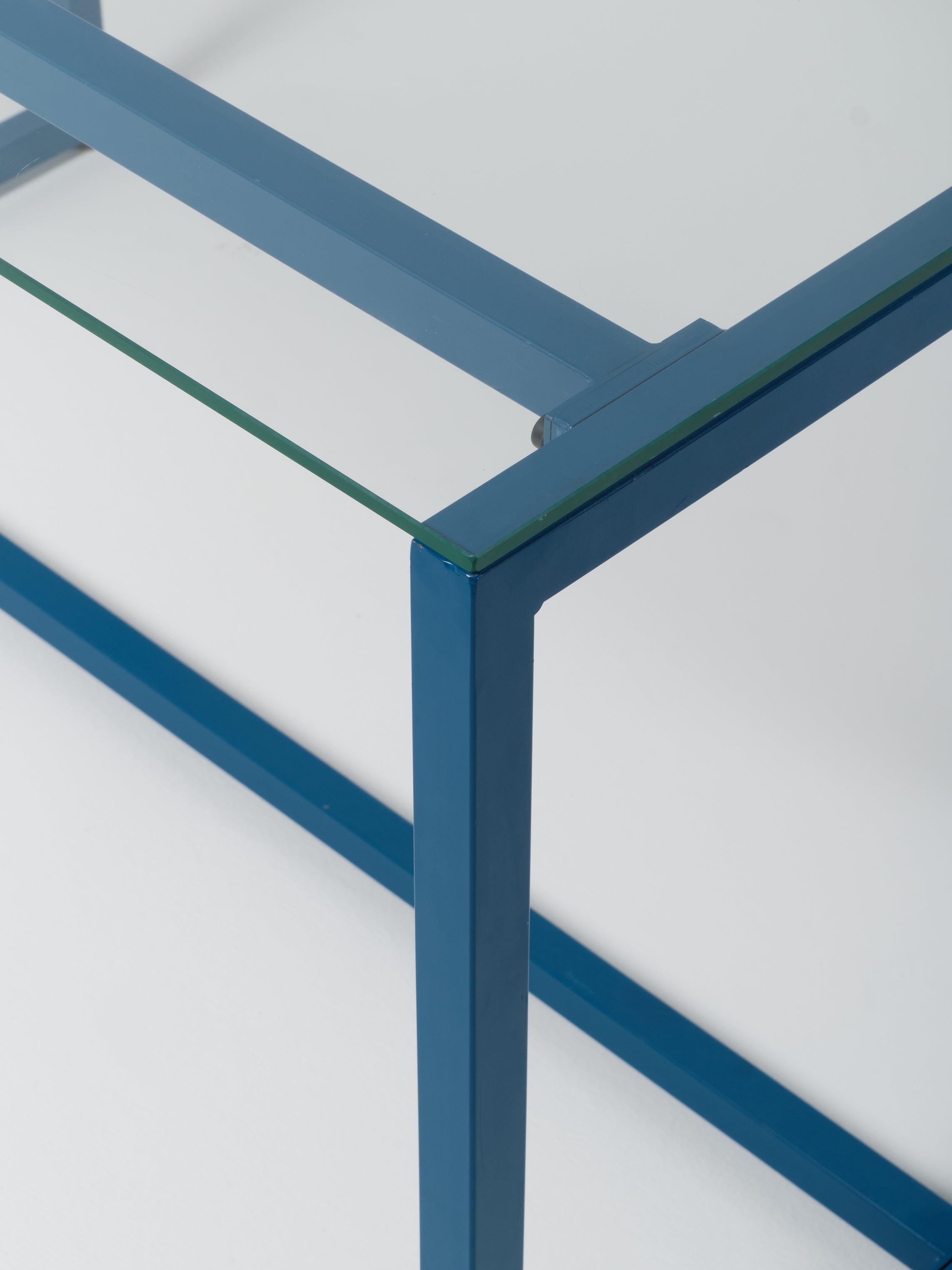 Table 18 / Cobalt / Glass