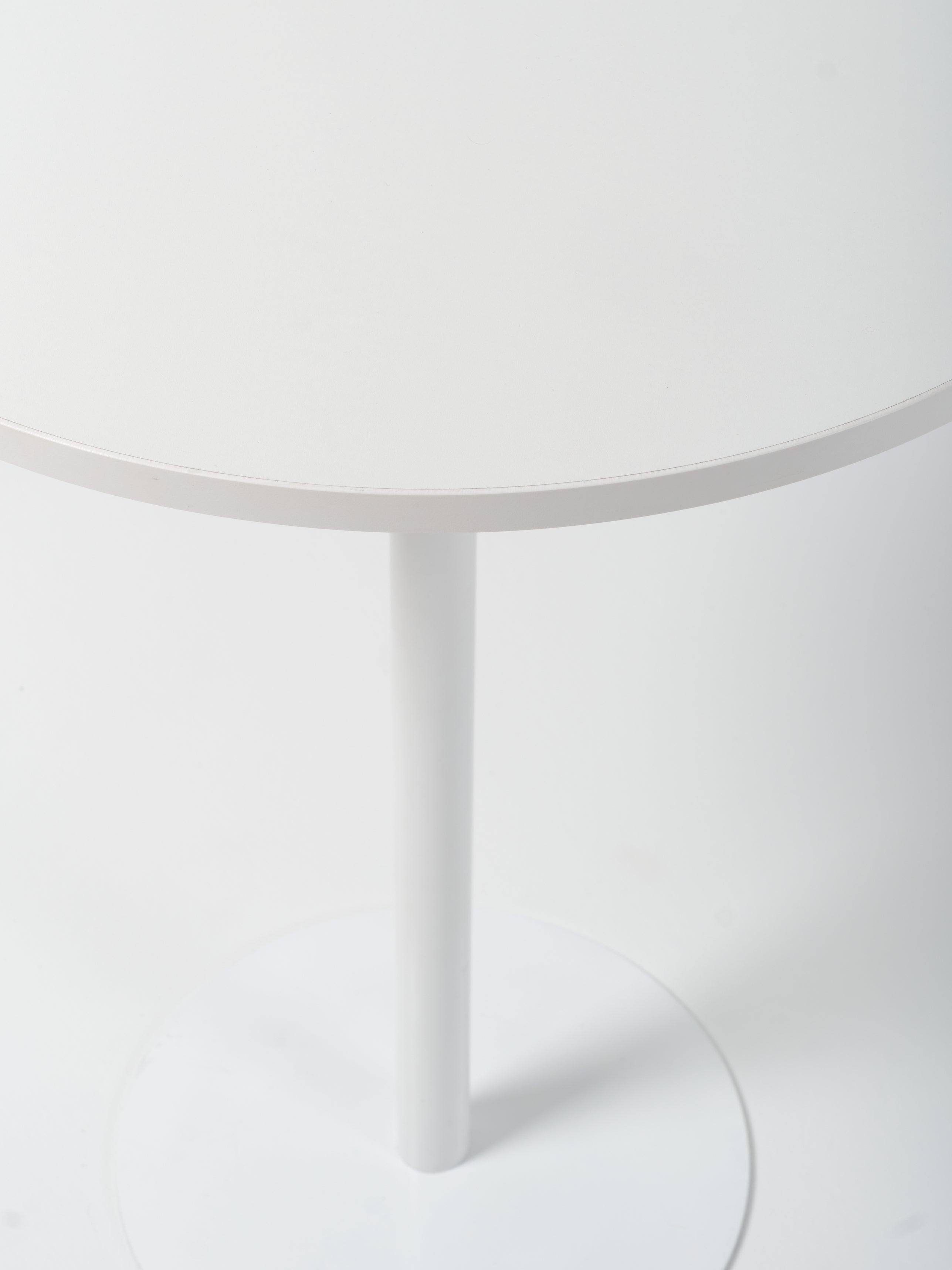Table / Round / White
