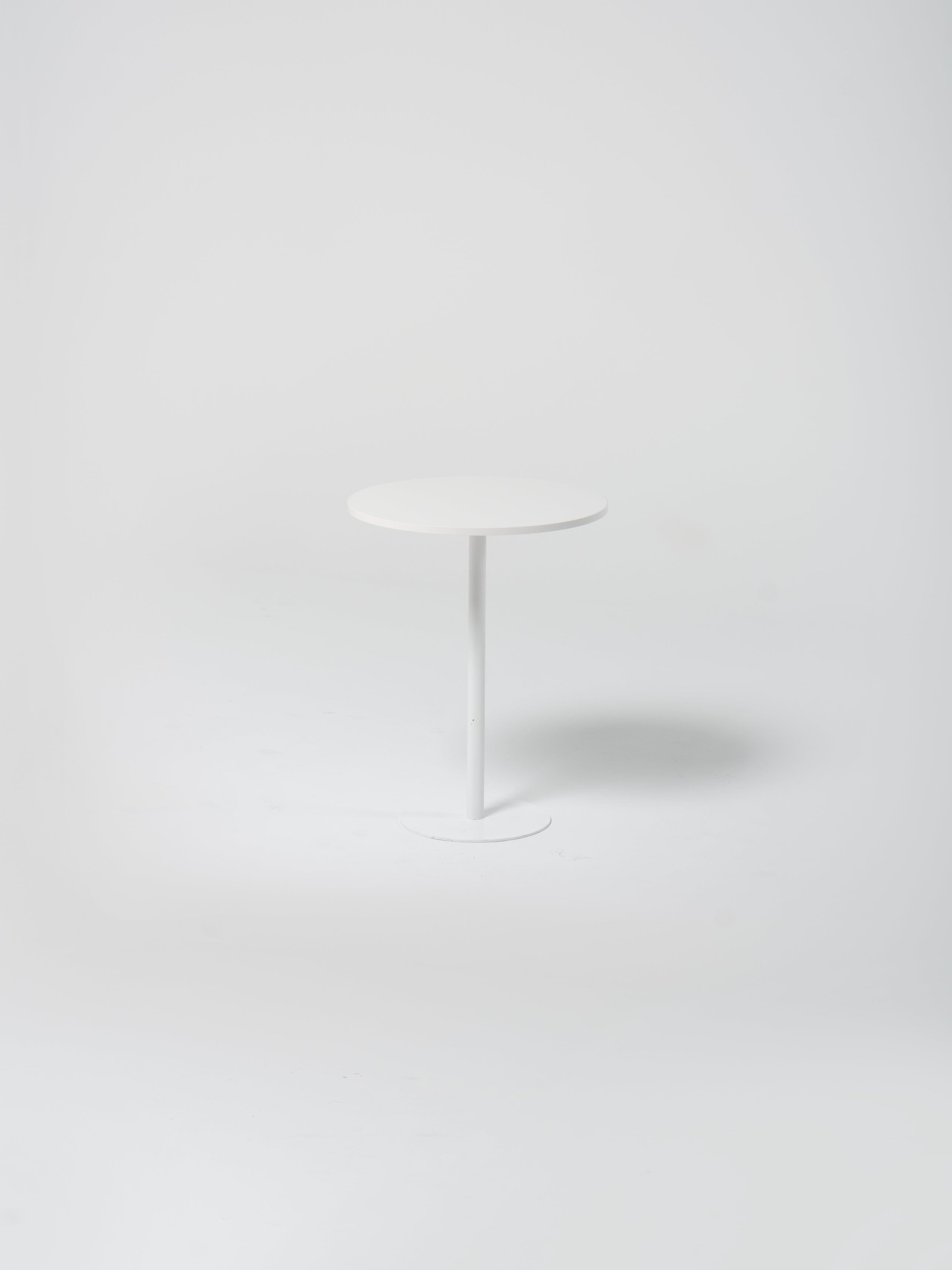 Table / Round / White