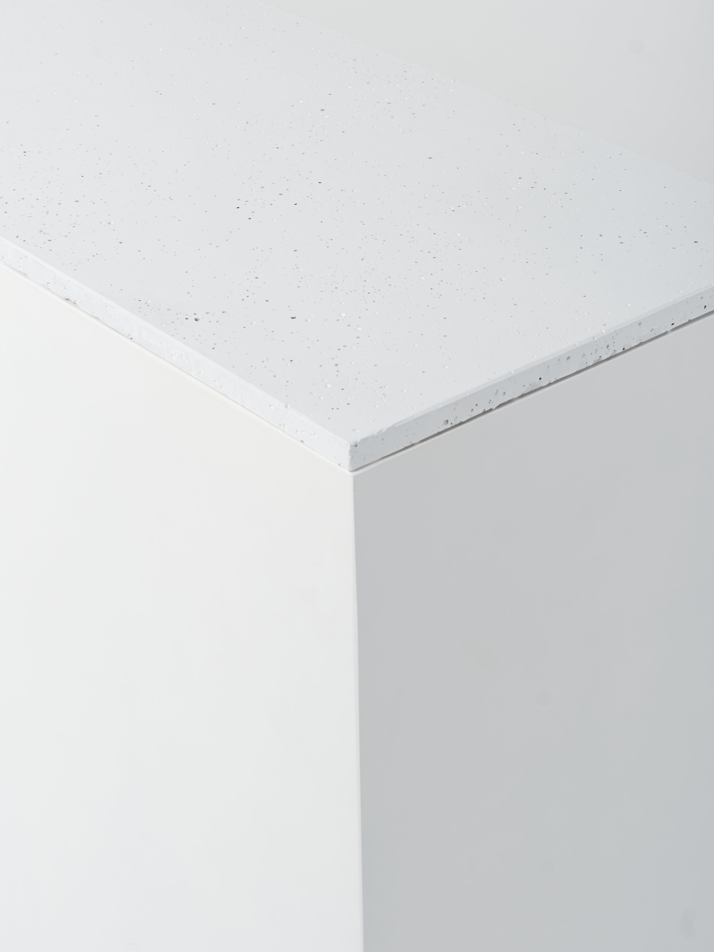 Cube 4 / 45cm x 100cm / White / White Concrete