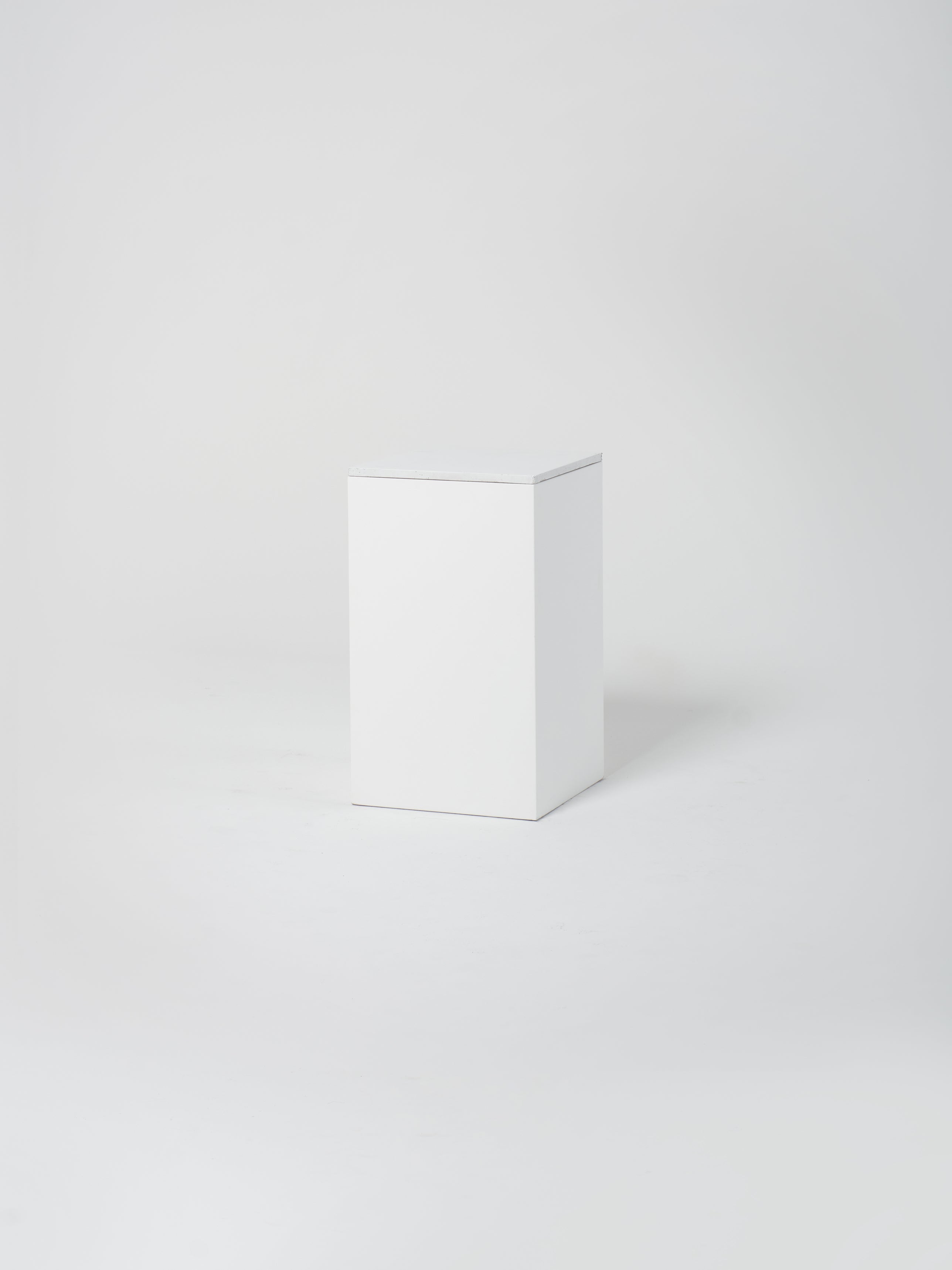 Cube 7 / 45cm x 75cm / White / White Concrete