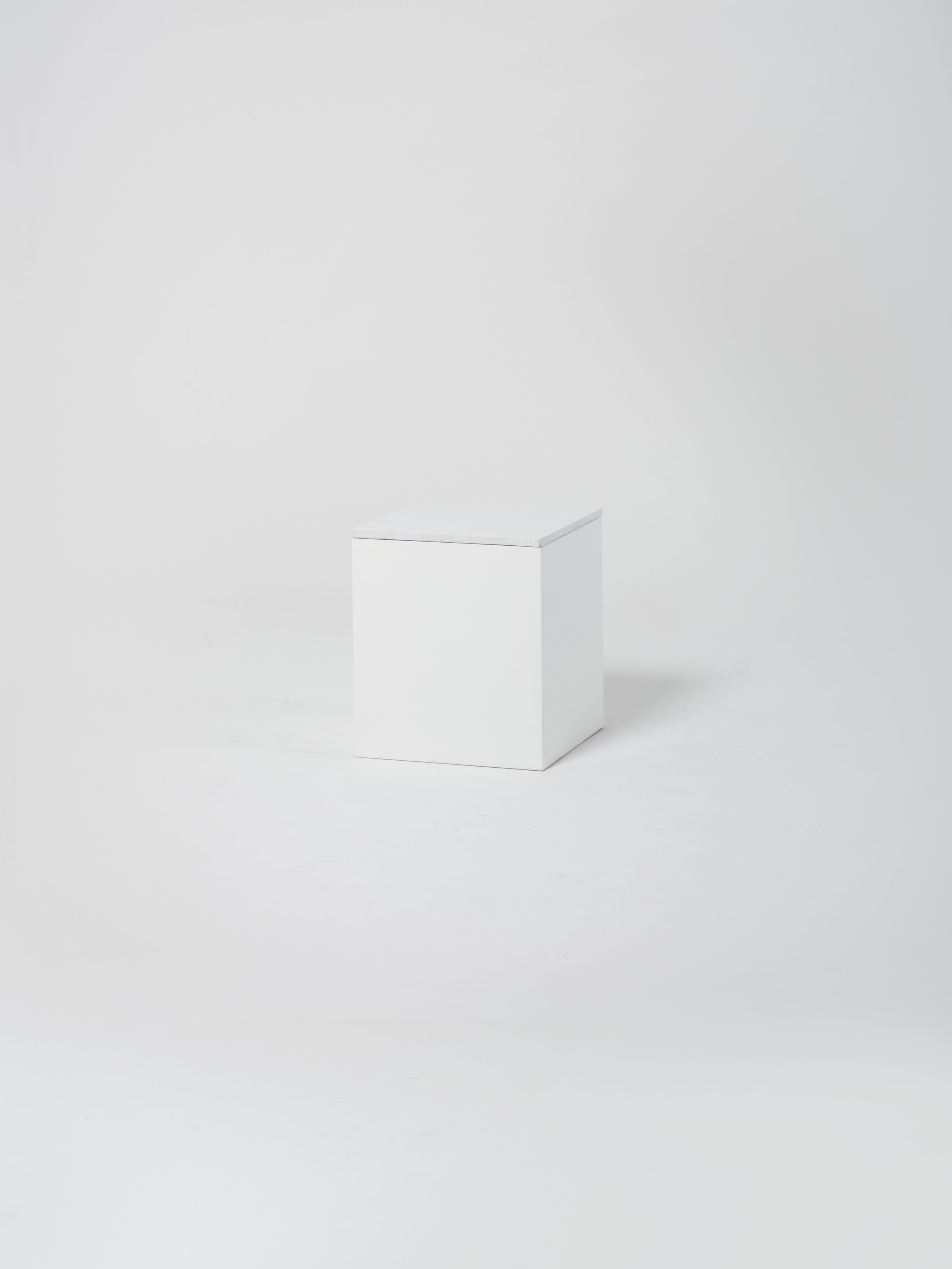 Cube 8 / 45cm x 50cm / White / White Concrete