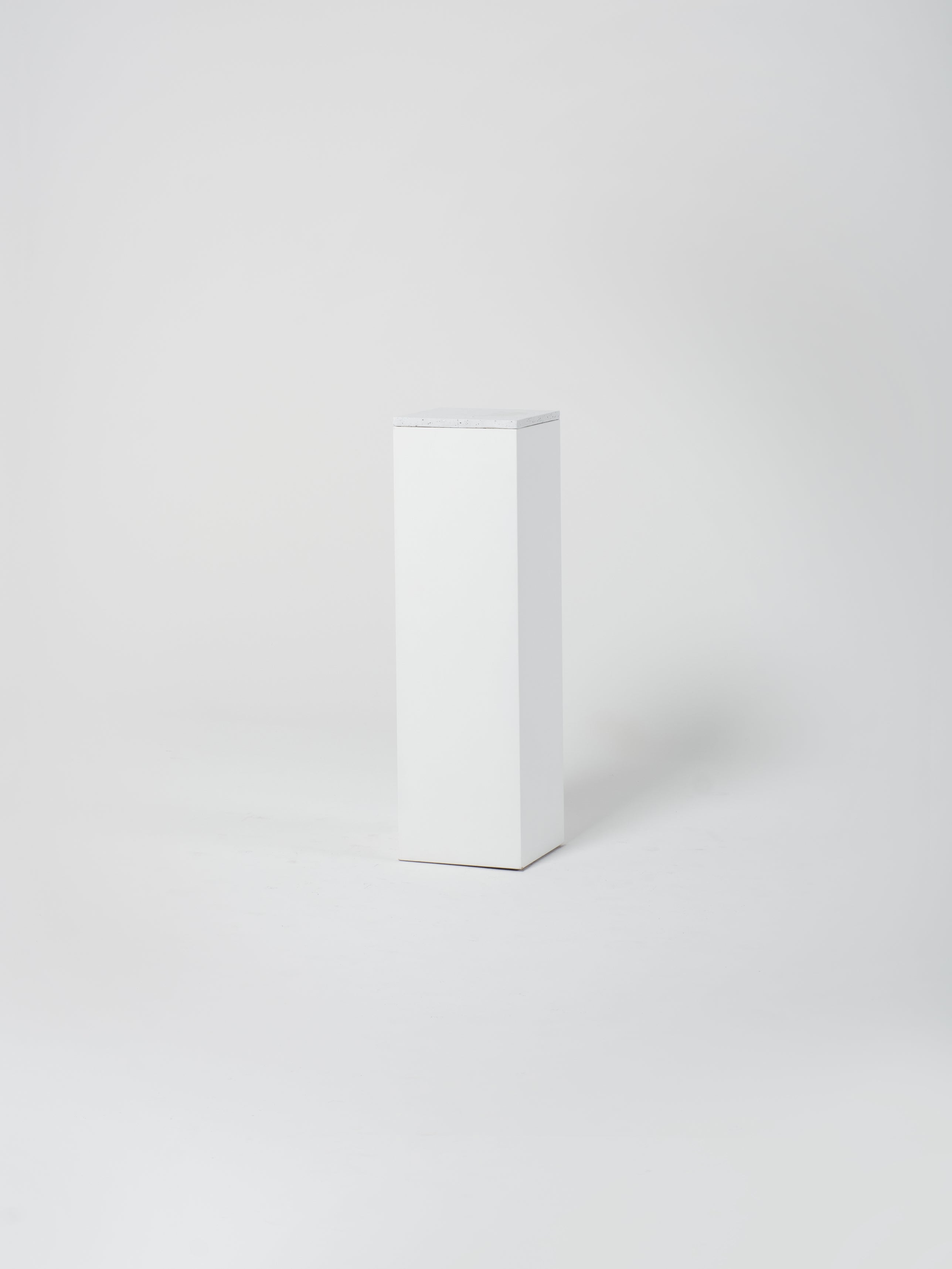 Cube 1 / 30cm x 100cm / White / White Concrete