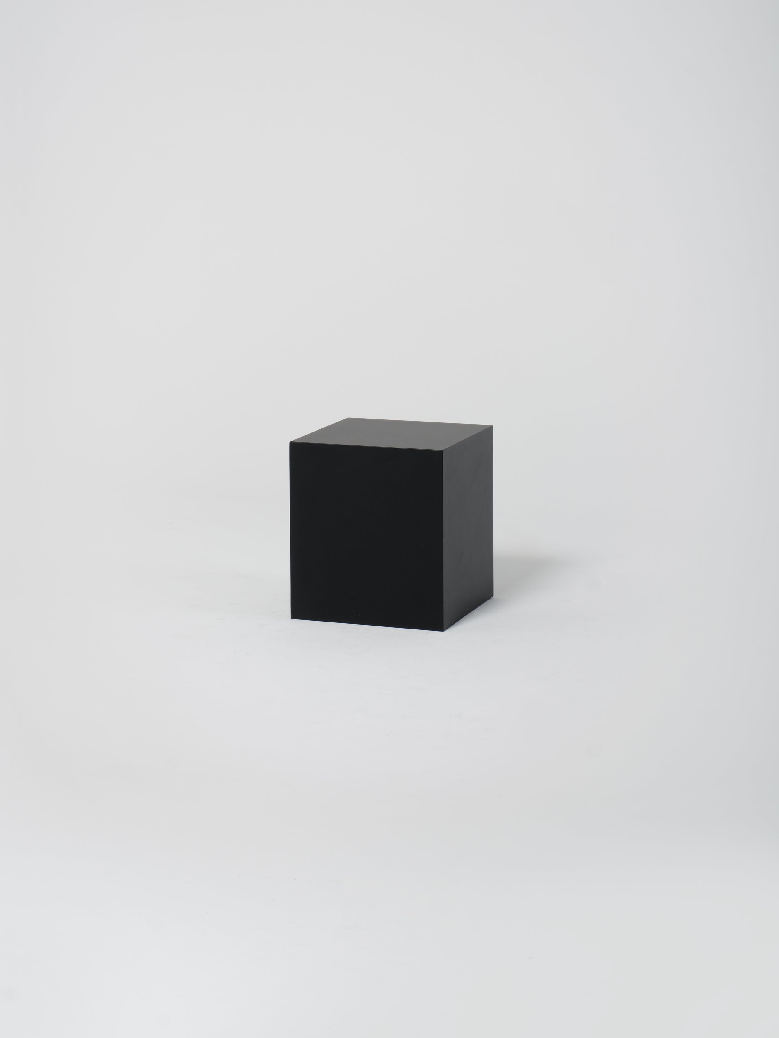 Cube 8 / 45cm x 50cm / Black