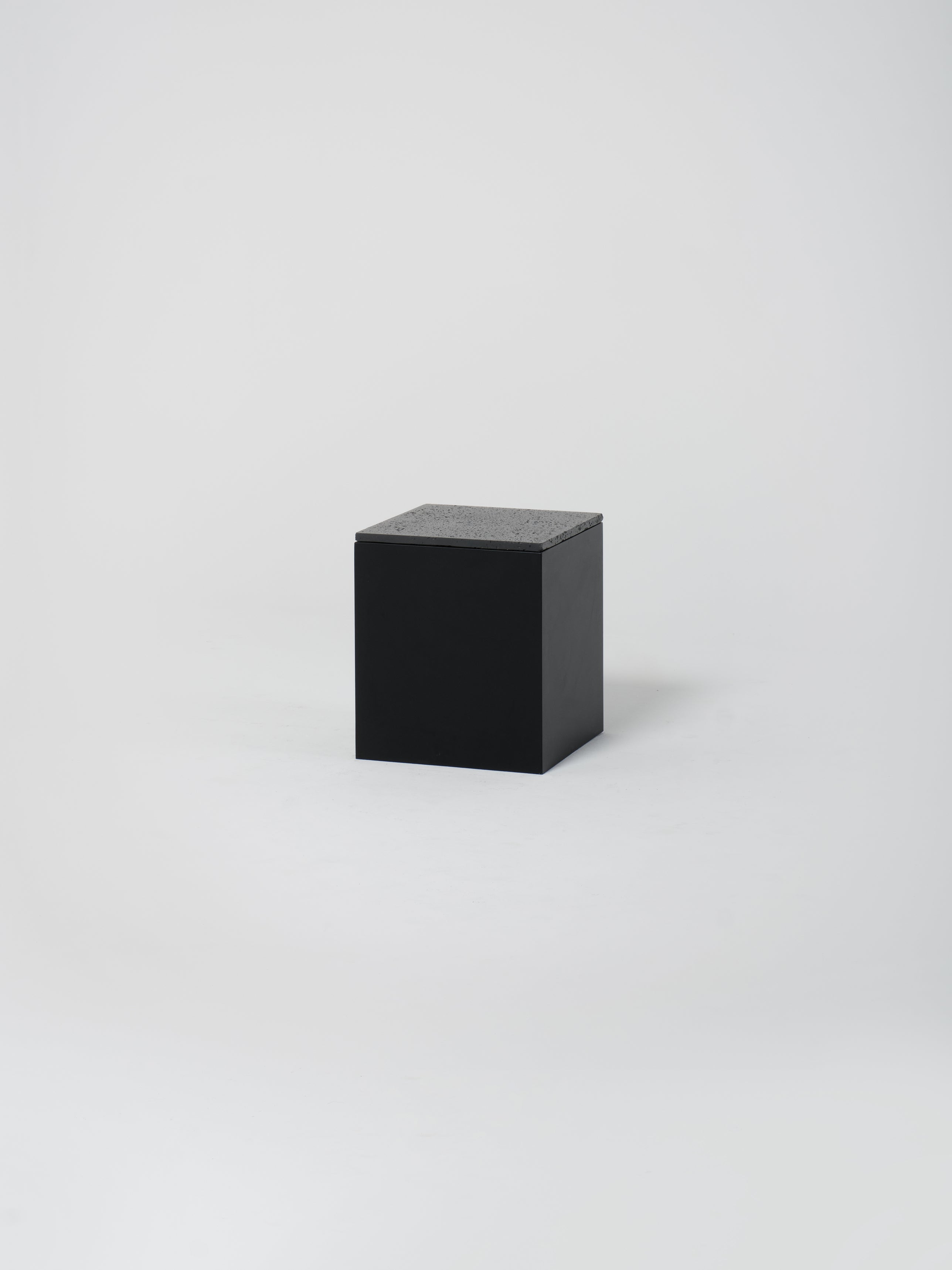 Cube 8 / 45cm x 50cm / Black / Anthracite concrete