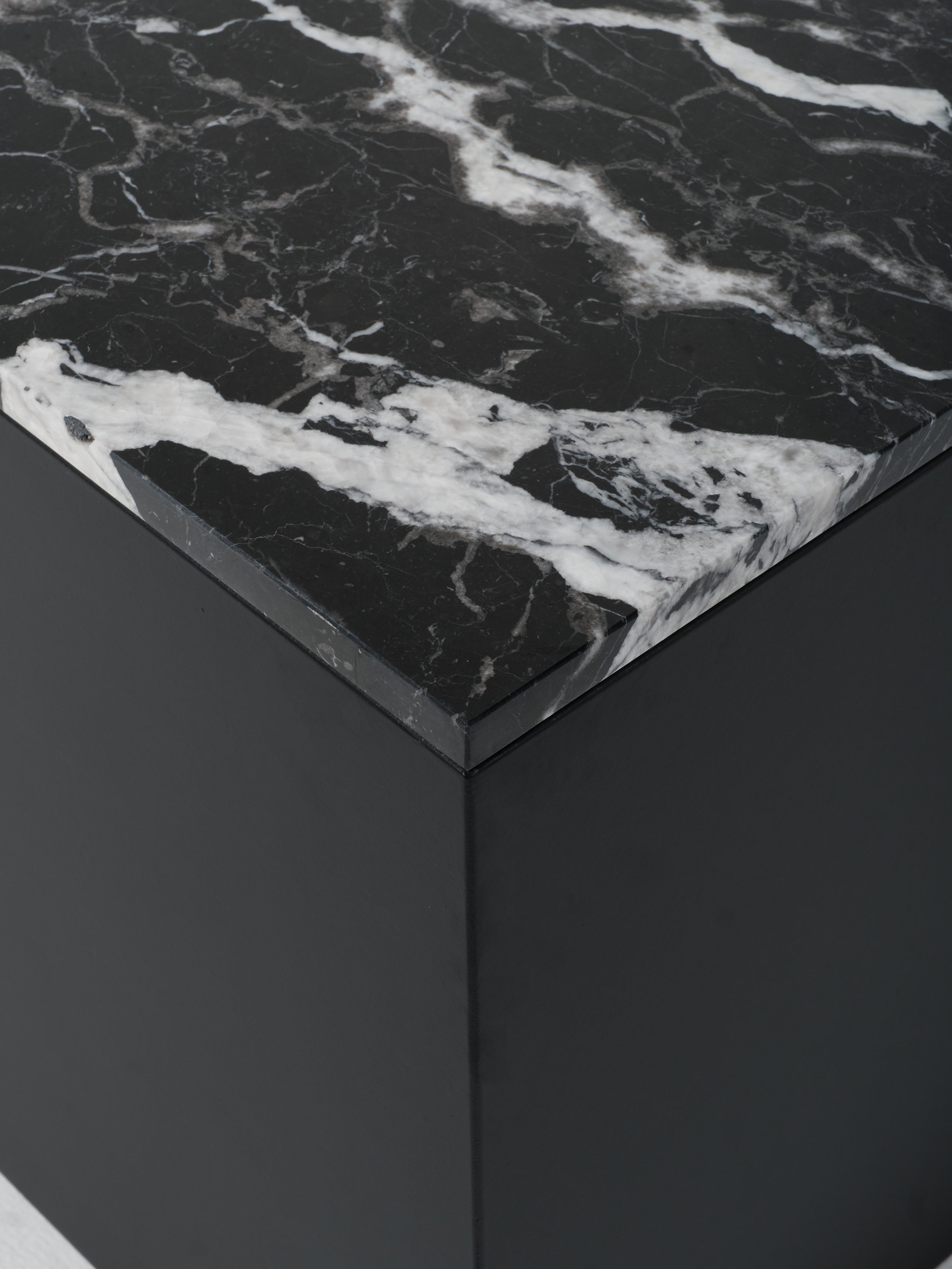 Cube 11 / 100x40x50cm / Black / Nero Marquina