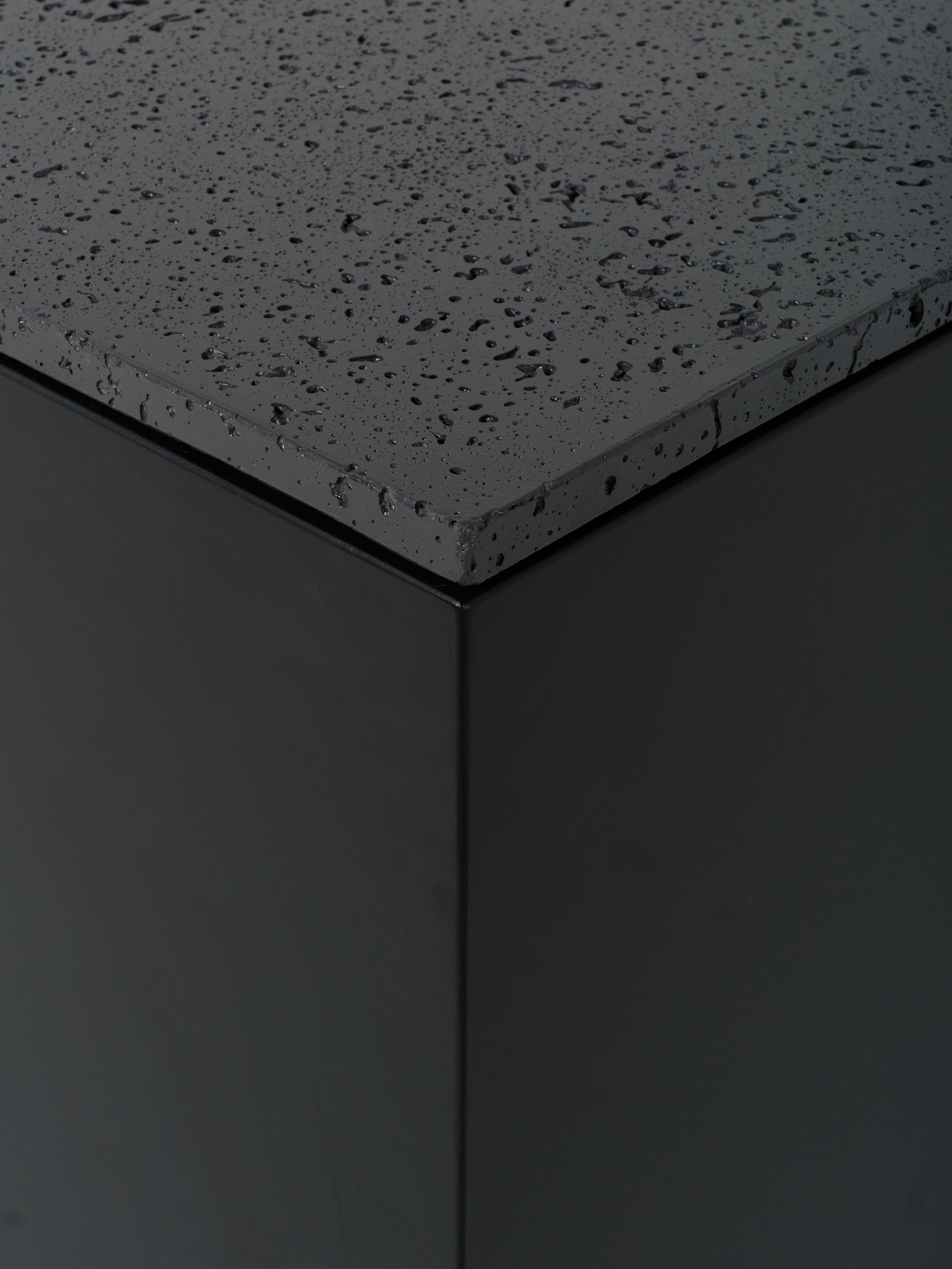 Cube 1 / 30cm x 100cm / Black / Anthracite concrete