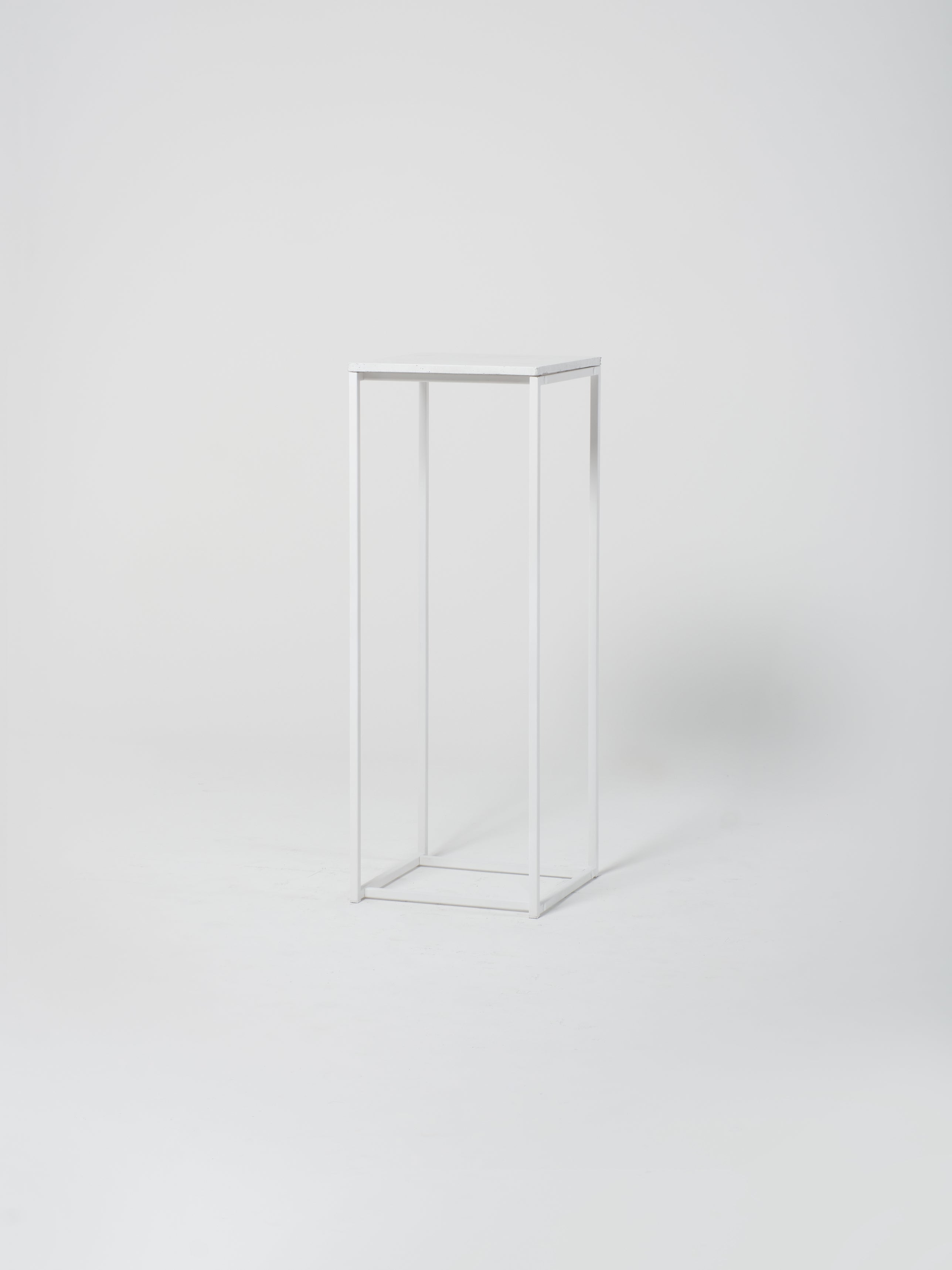 Podium 8 / 45cm Square / White Concrete