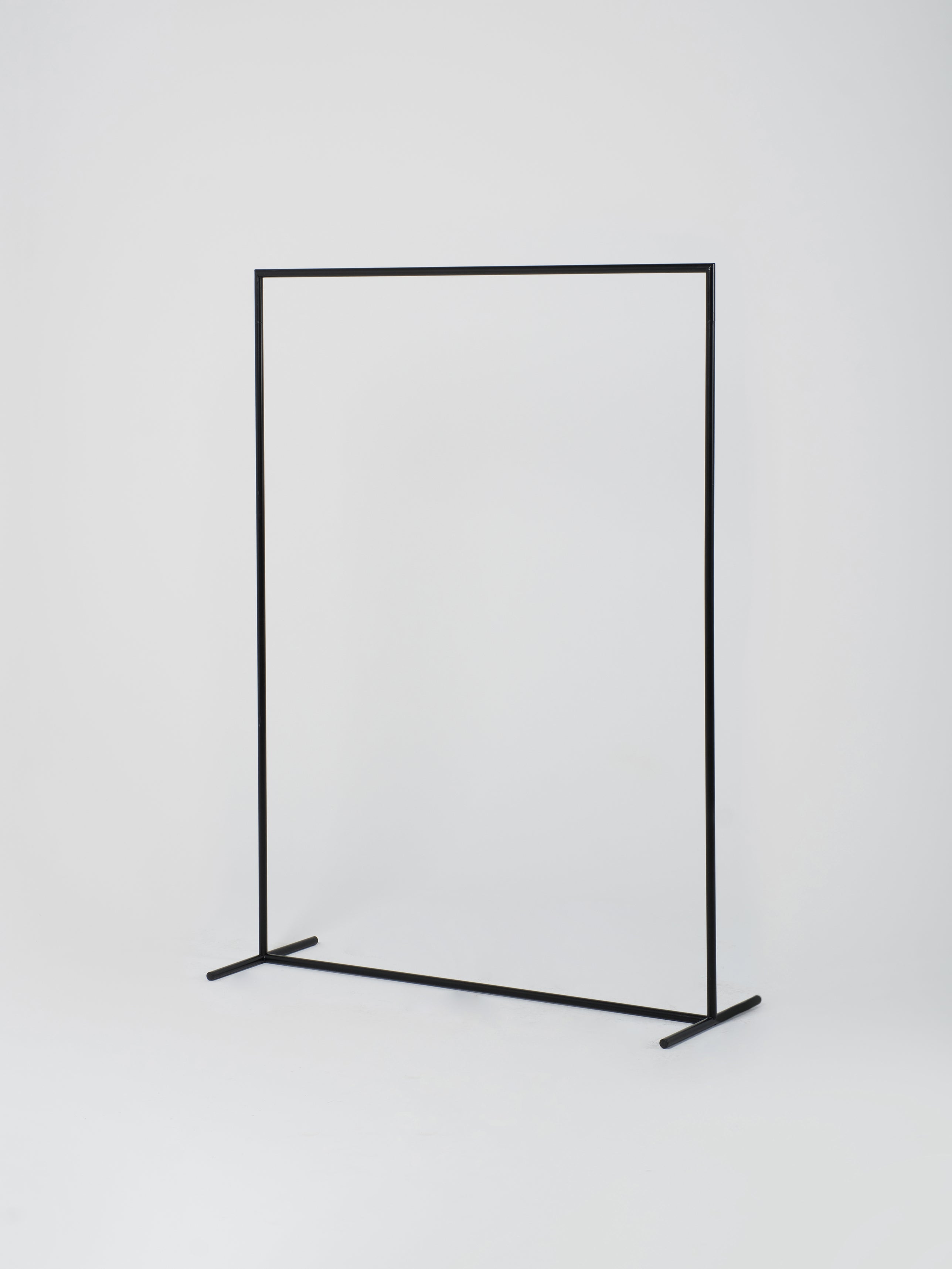 Rail 17H / High | Round | 150cm x 200cm
