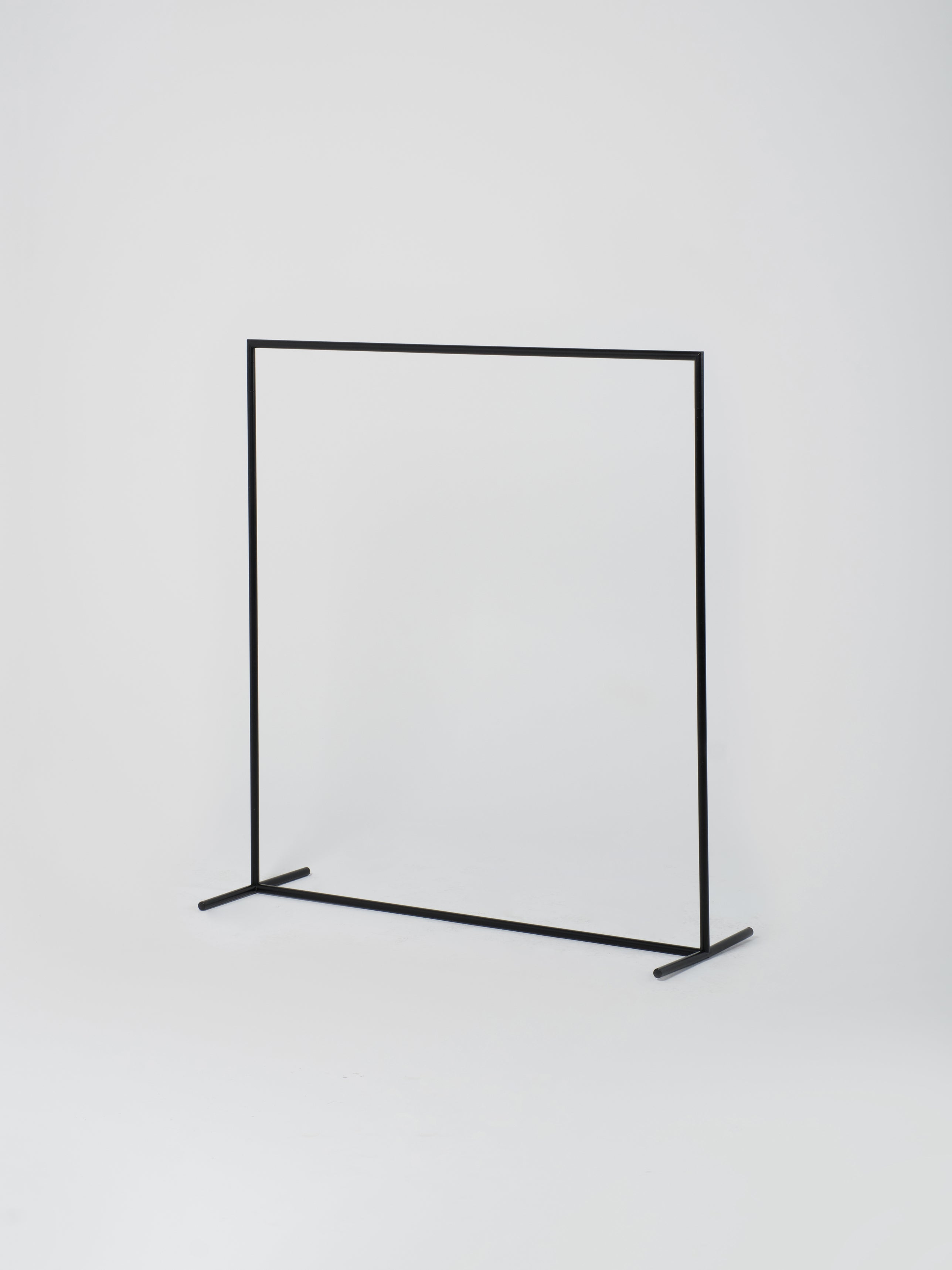 Rail 17L / Low | Round | 150cm x H160cm