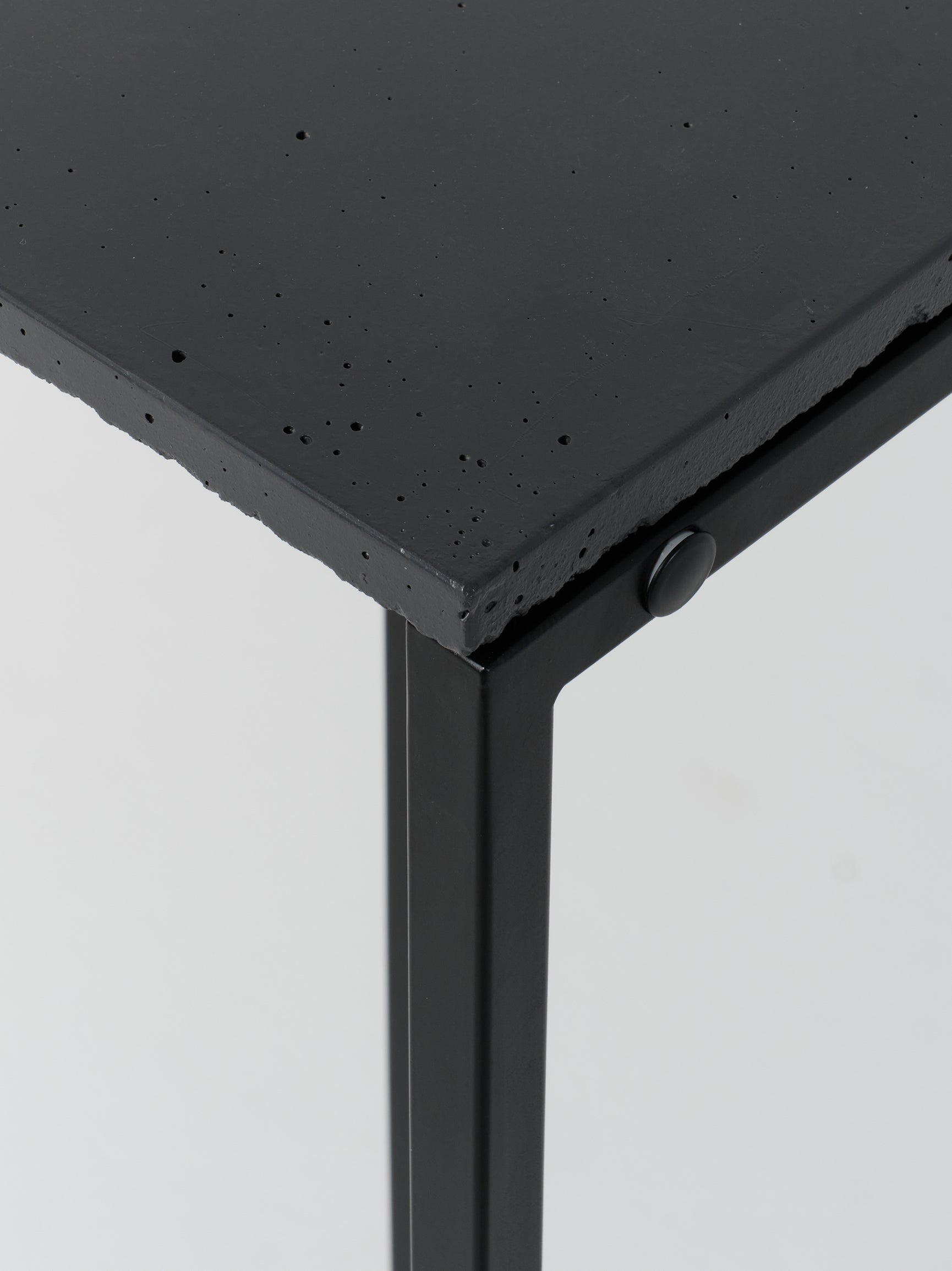 Podium 9 / 45cm Square / Anthracite Concrete