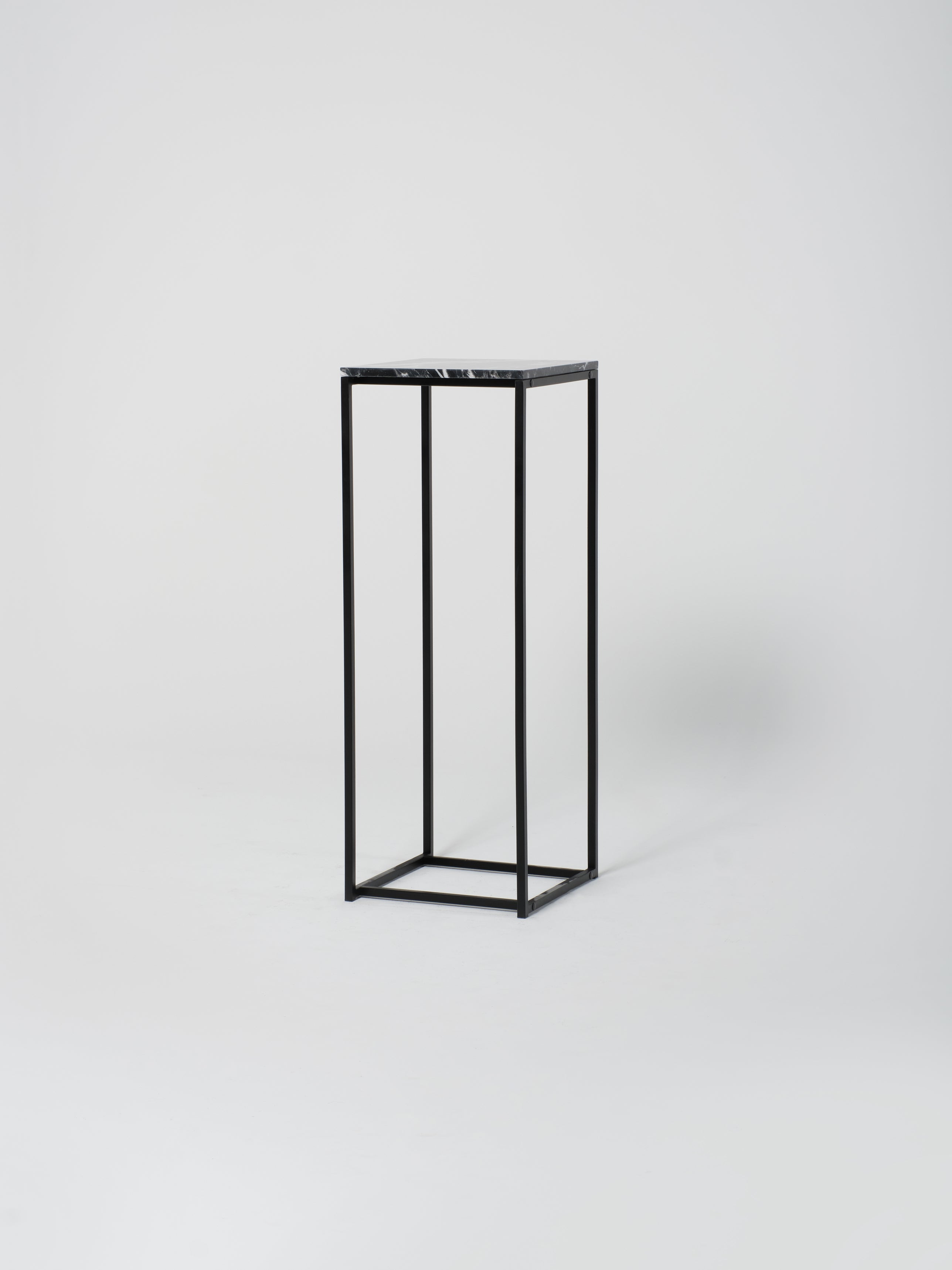 Podium 4 / 45cm Square / Nero Marquina
