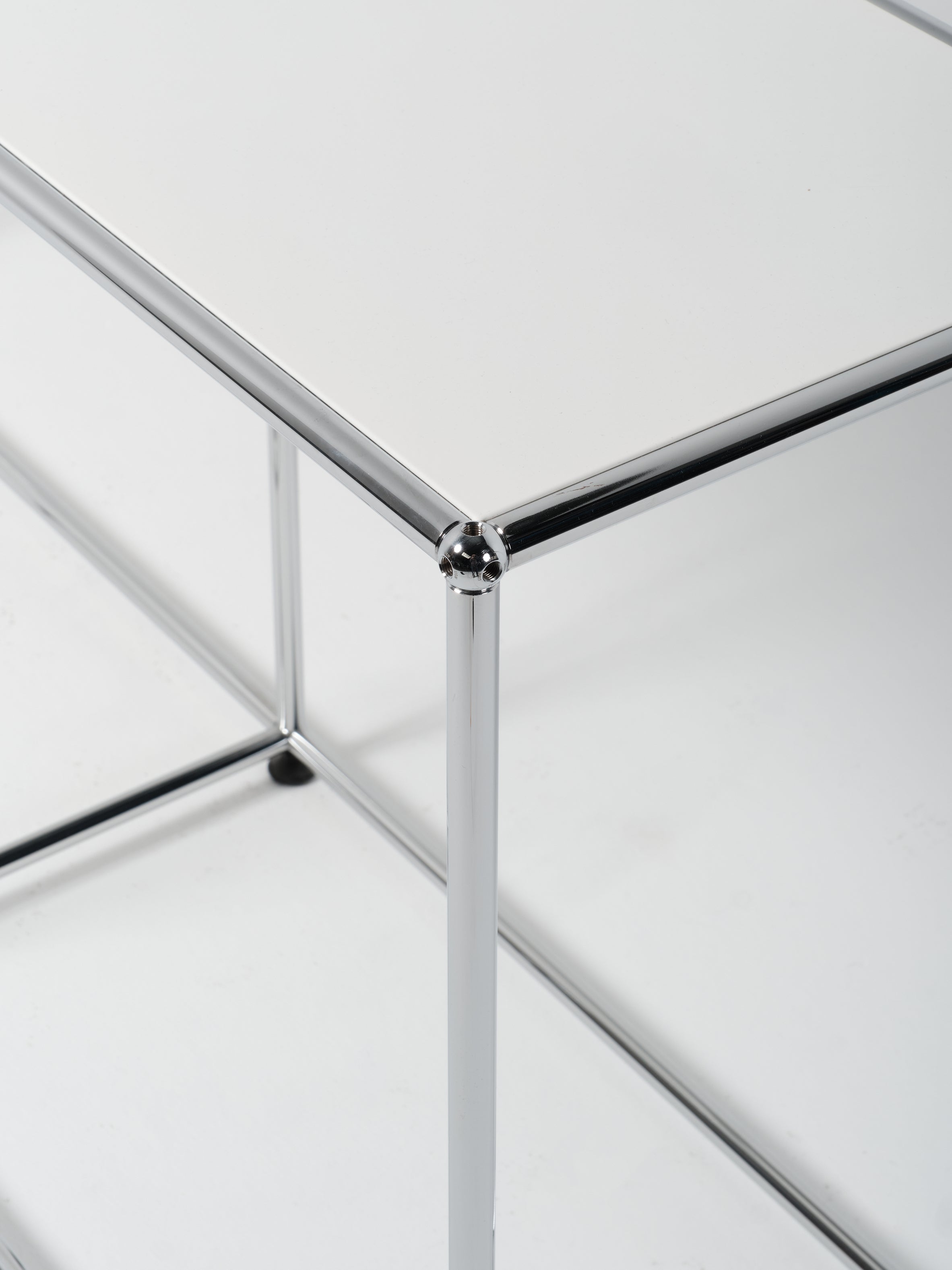 USM Haller Console / White