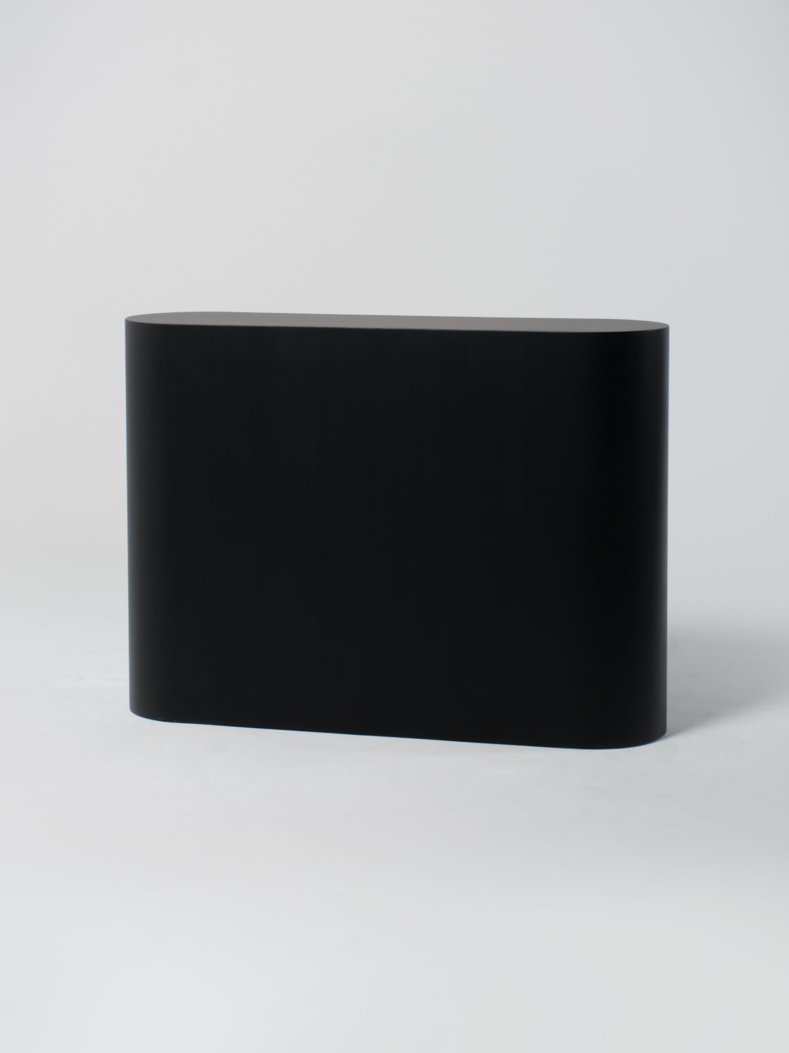 Front Desk / Black / Rounded