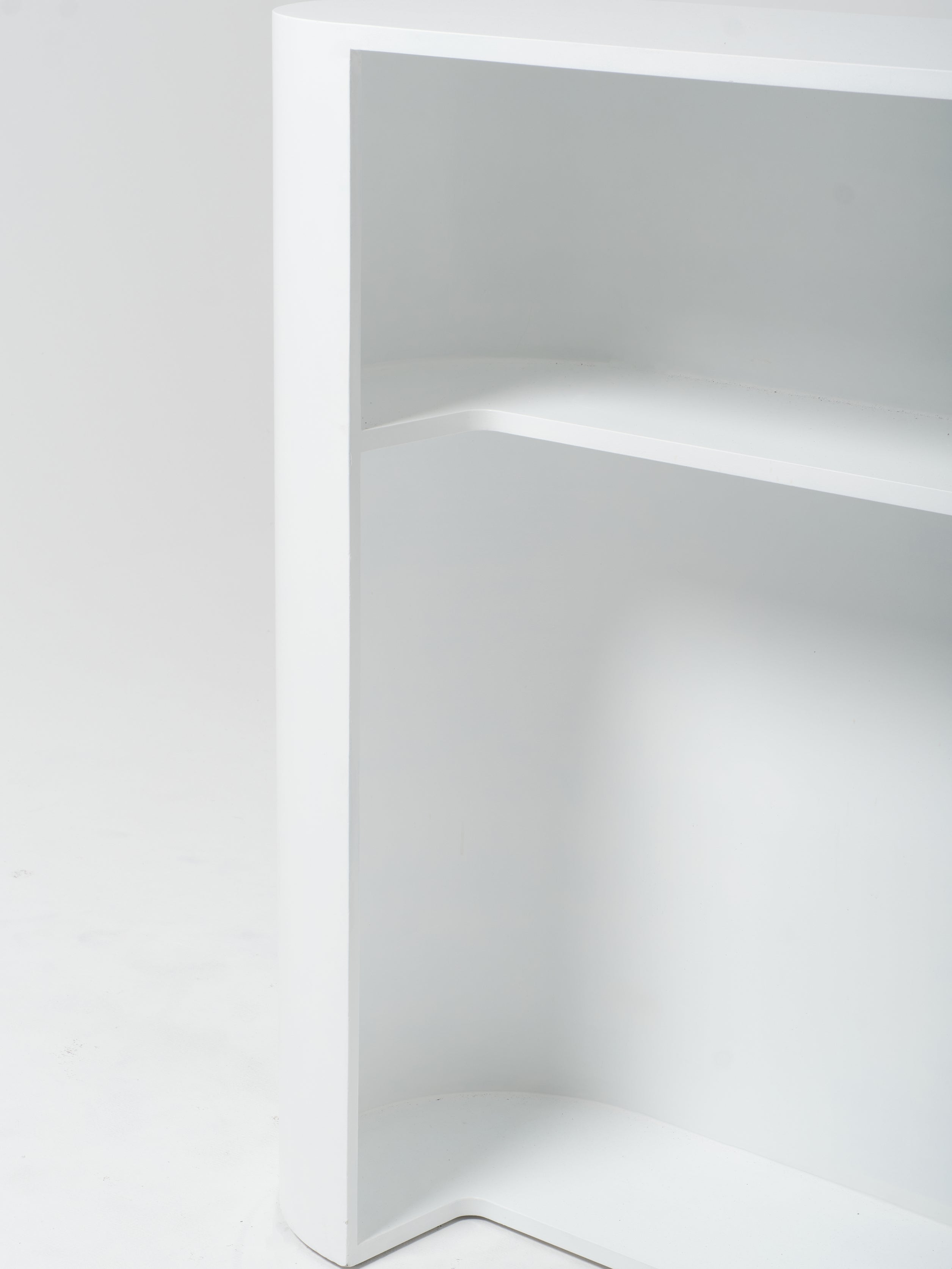 Front Desk / White / Rounded