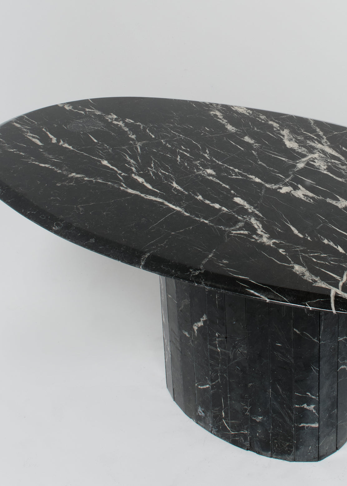 Marble Table / Oval / Black