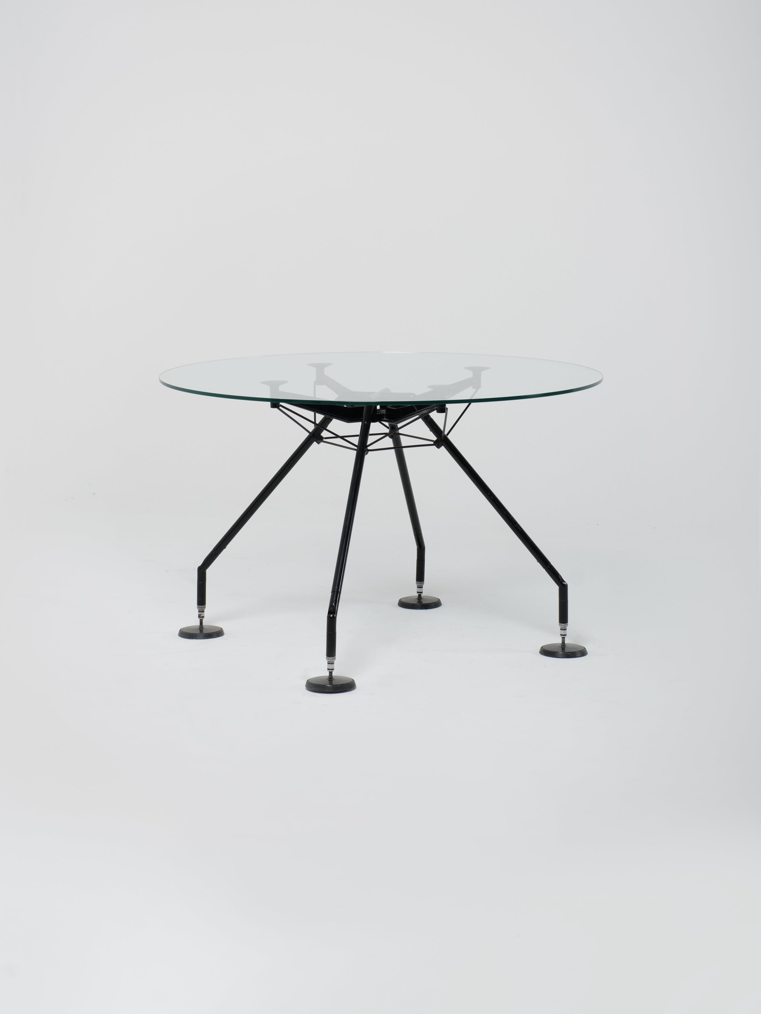 Nomos Table