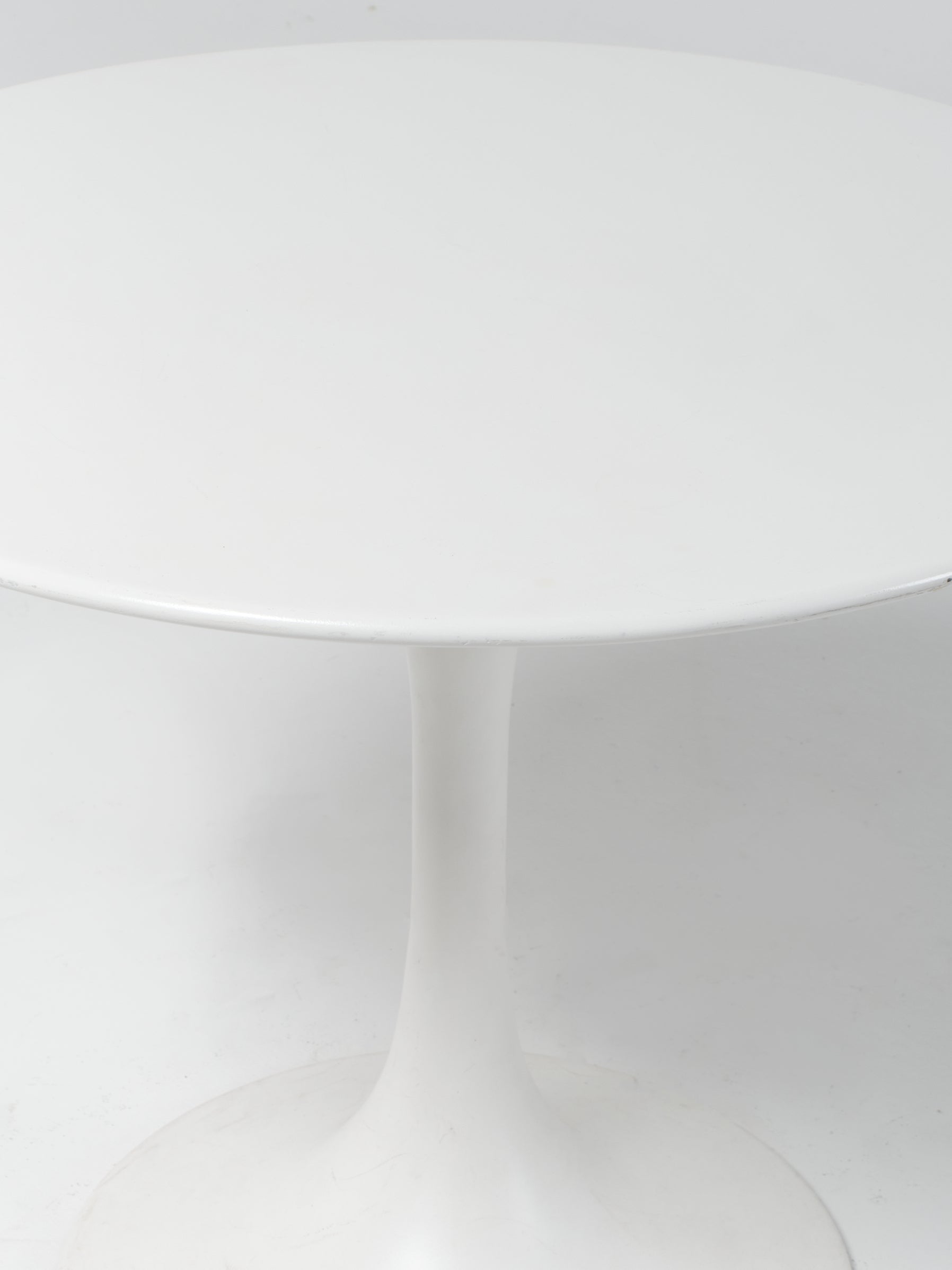 Tulip Table / Laminate