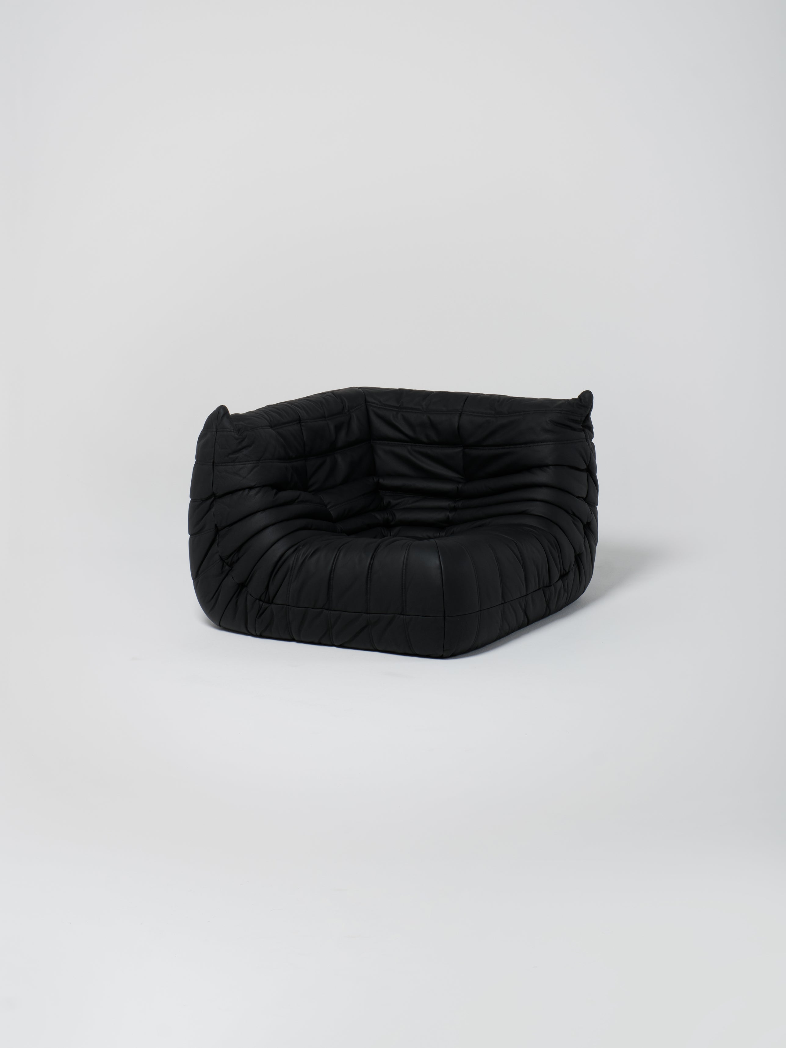 Togo / Black | Corner