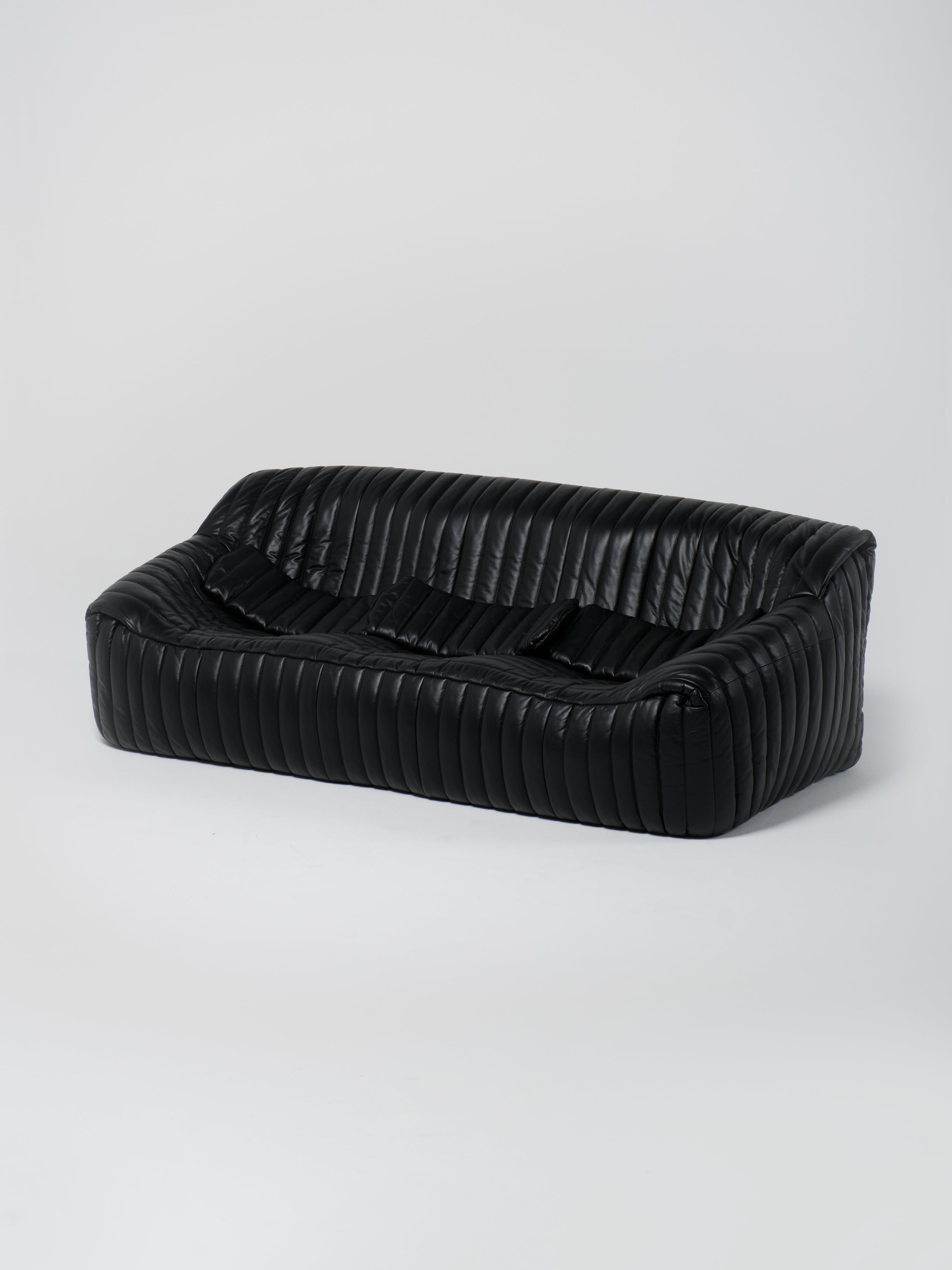 Sandra Sofa / Black | 3-Seater
