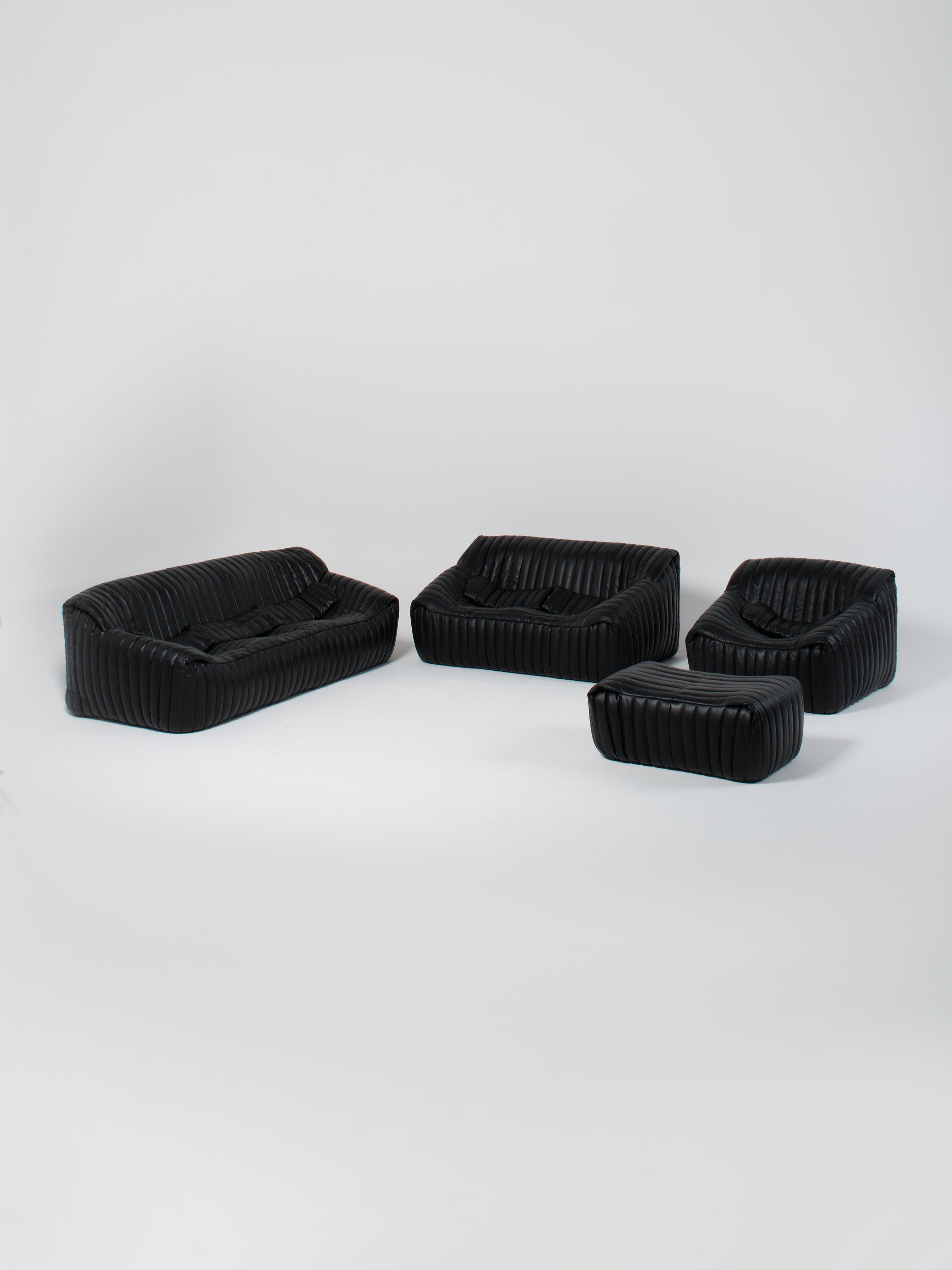 Sandra Sofa / Black | 2-Seater