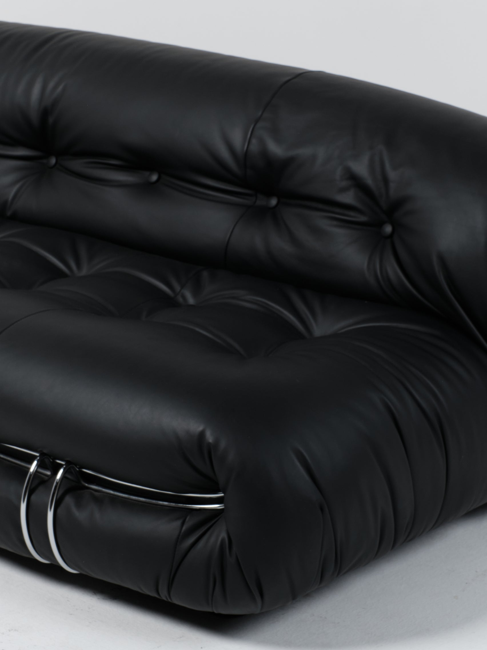 Soriana Sofa / Black | 2-Seater