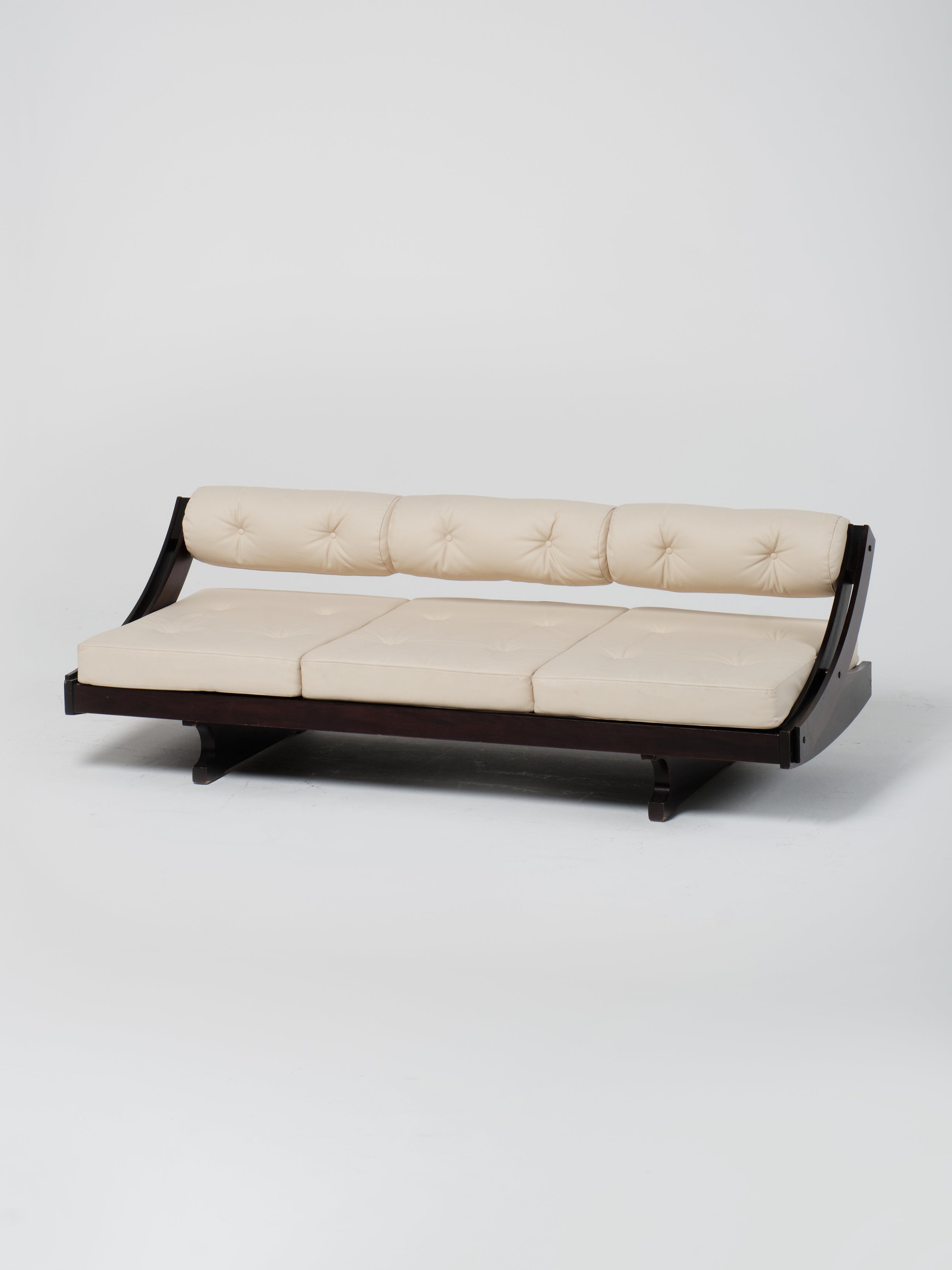 GS195 Sofa / White