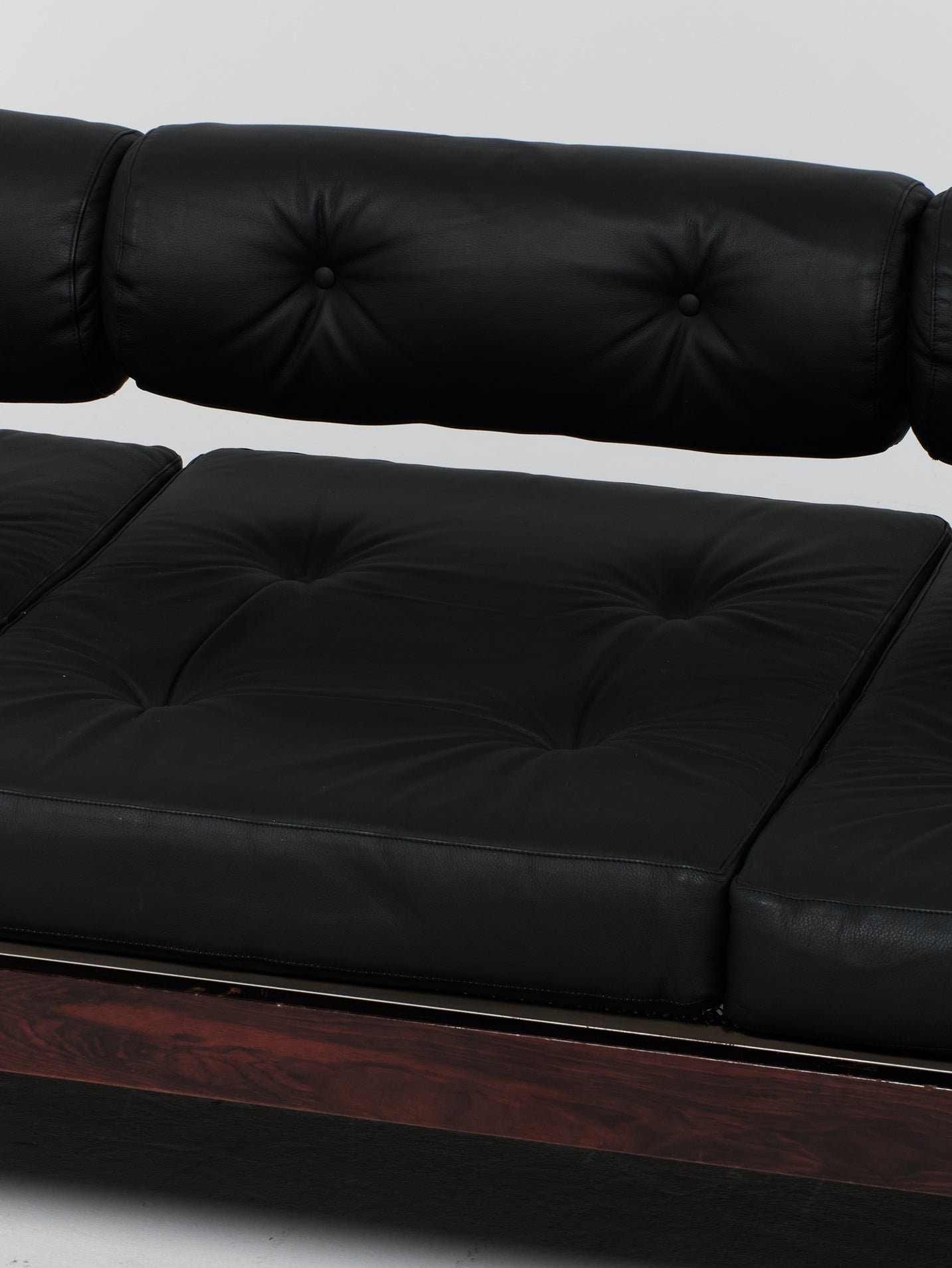 GS195 Sofa / Black