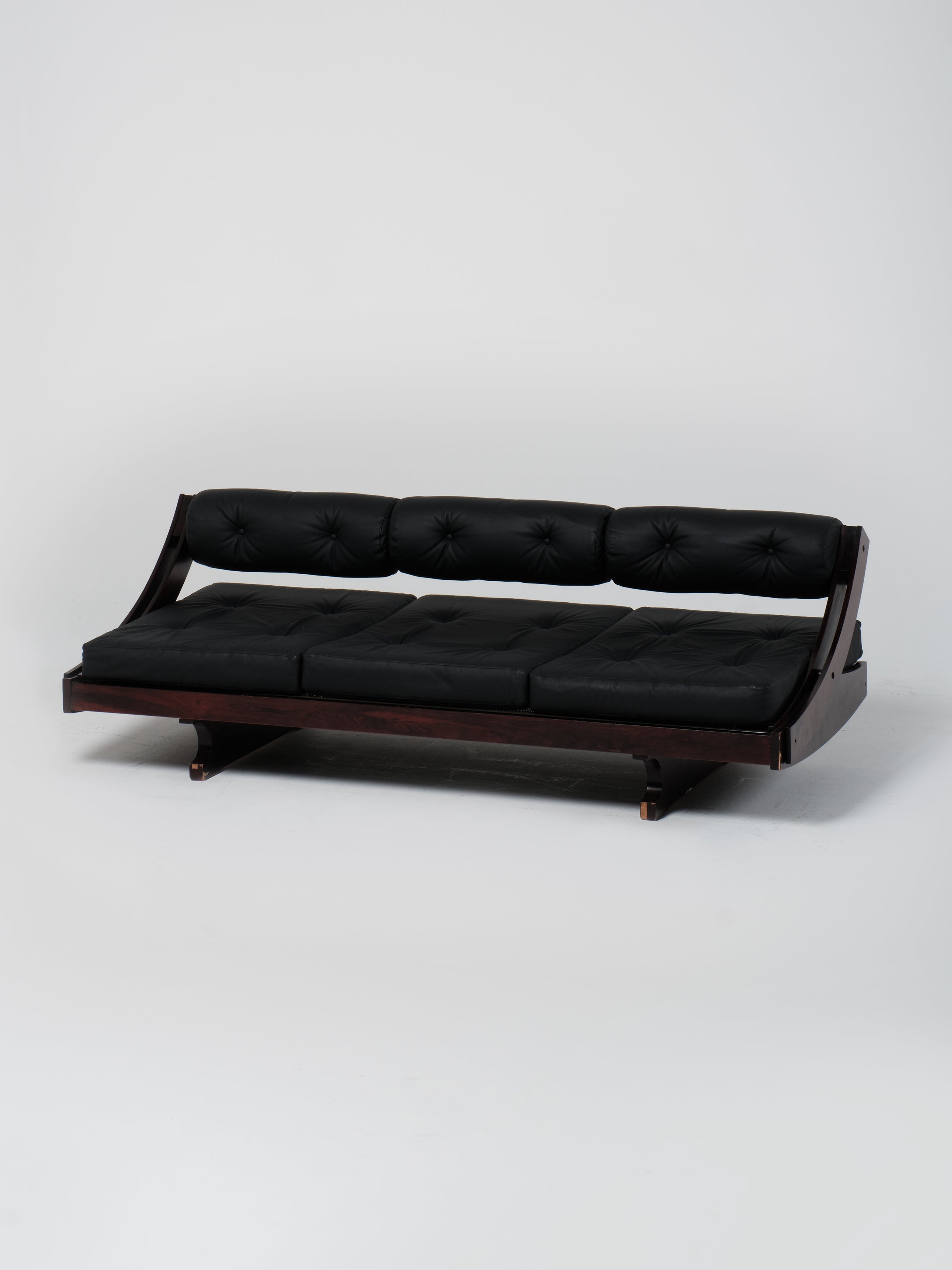 GS195 Sofa / Black