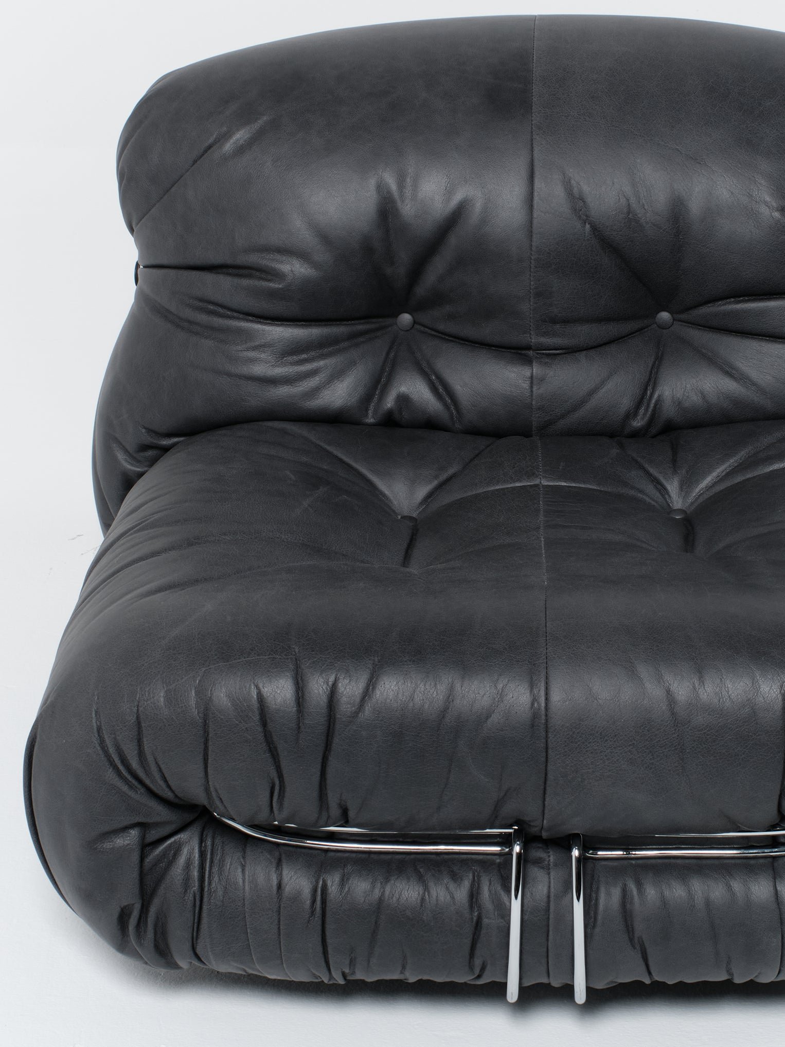 Soriana Armchair / Dark Grey
