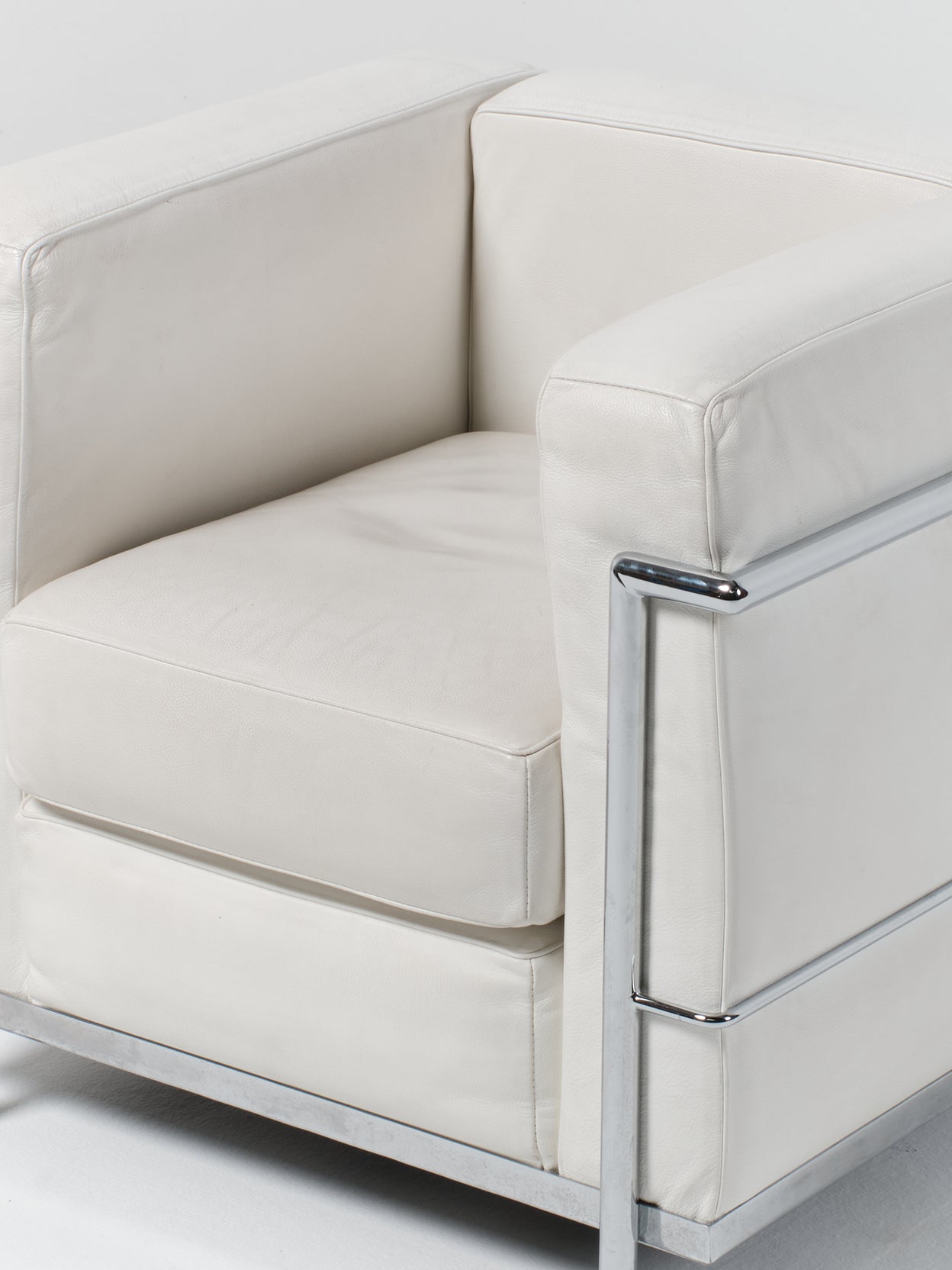 LC2 Armchair / White