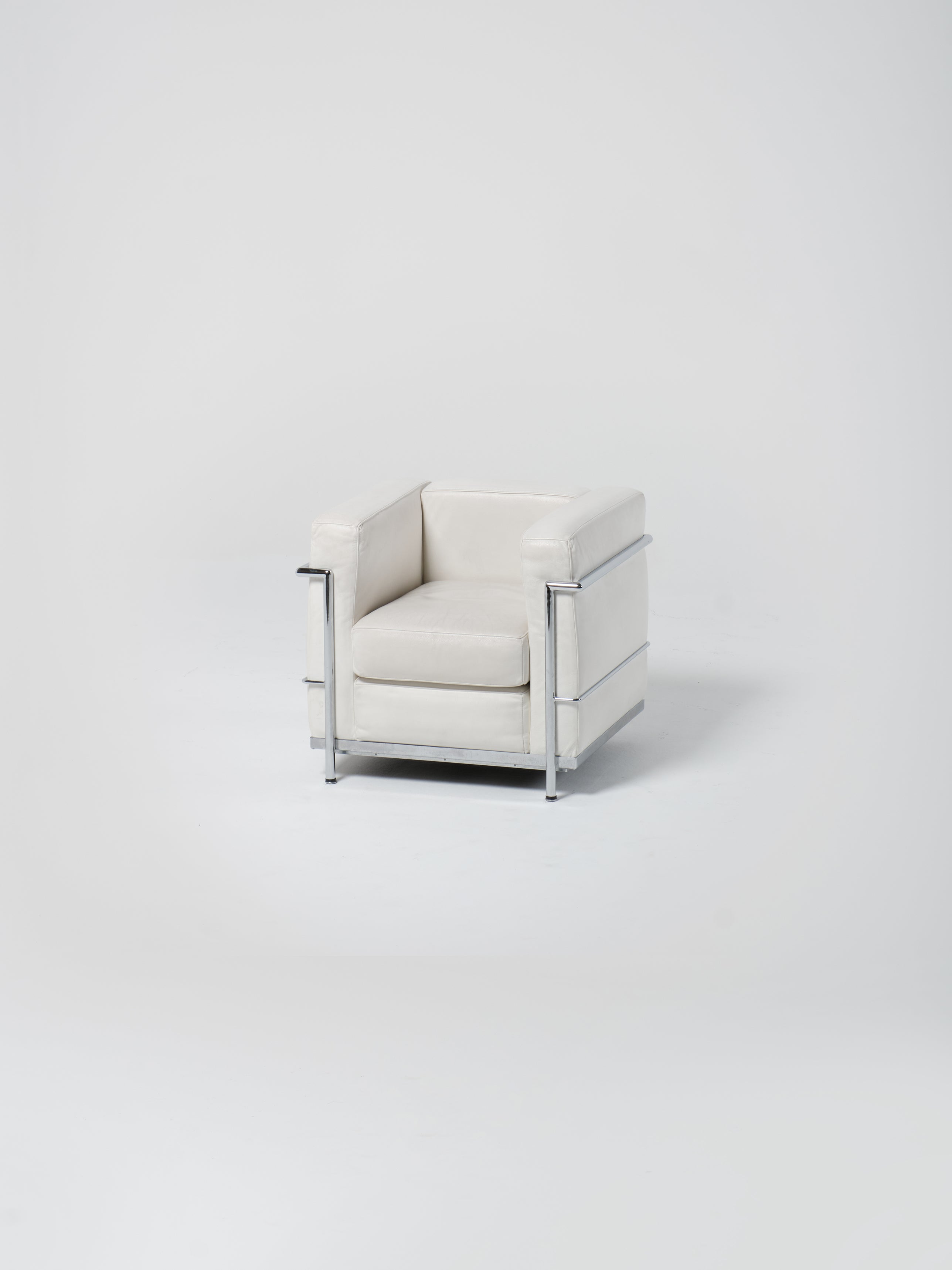 LC2 Armchair / White