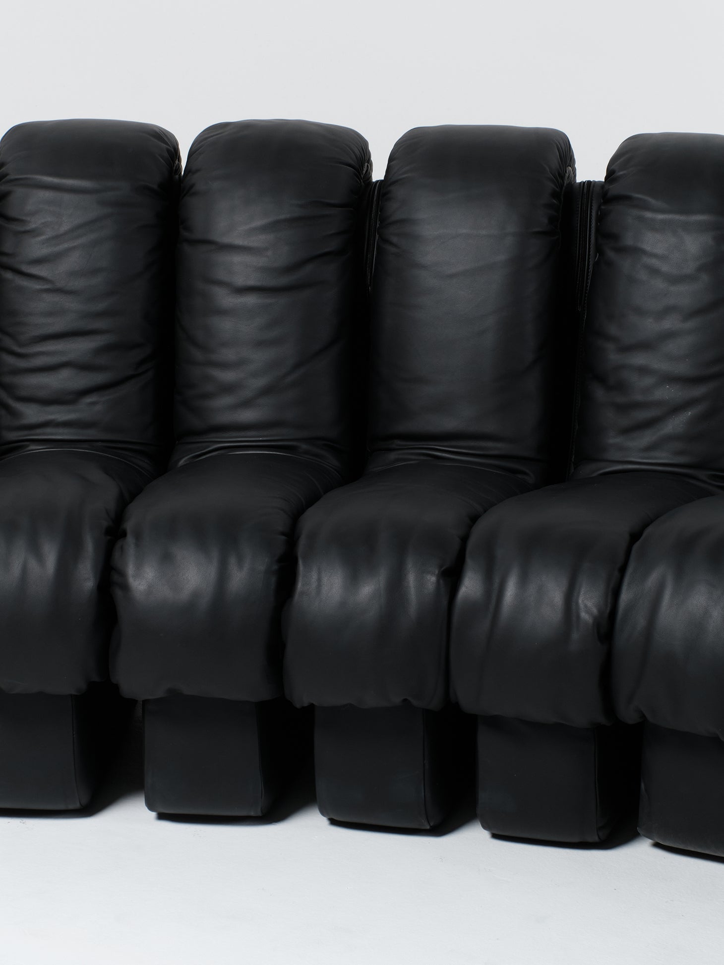 DS-600 Sofa / Black