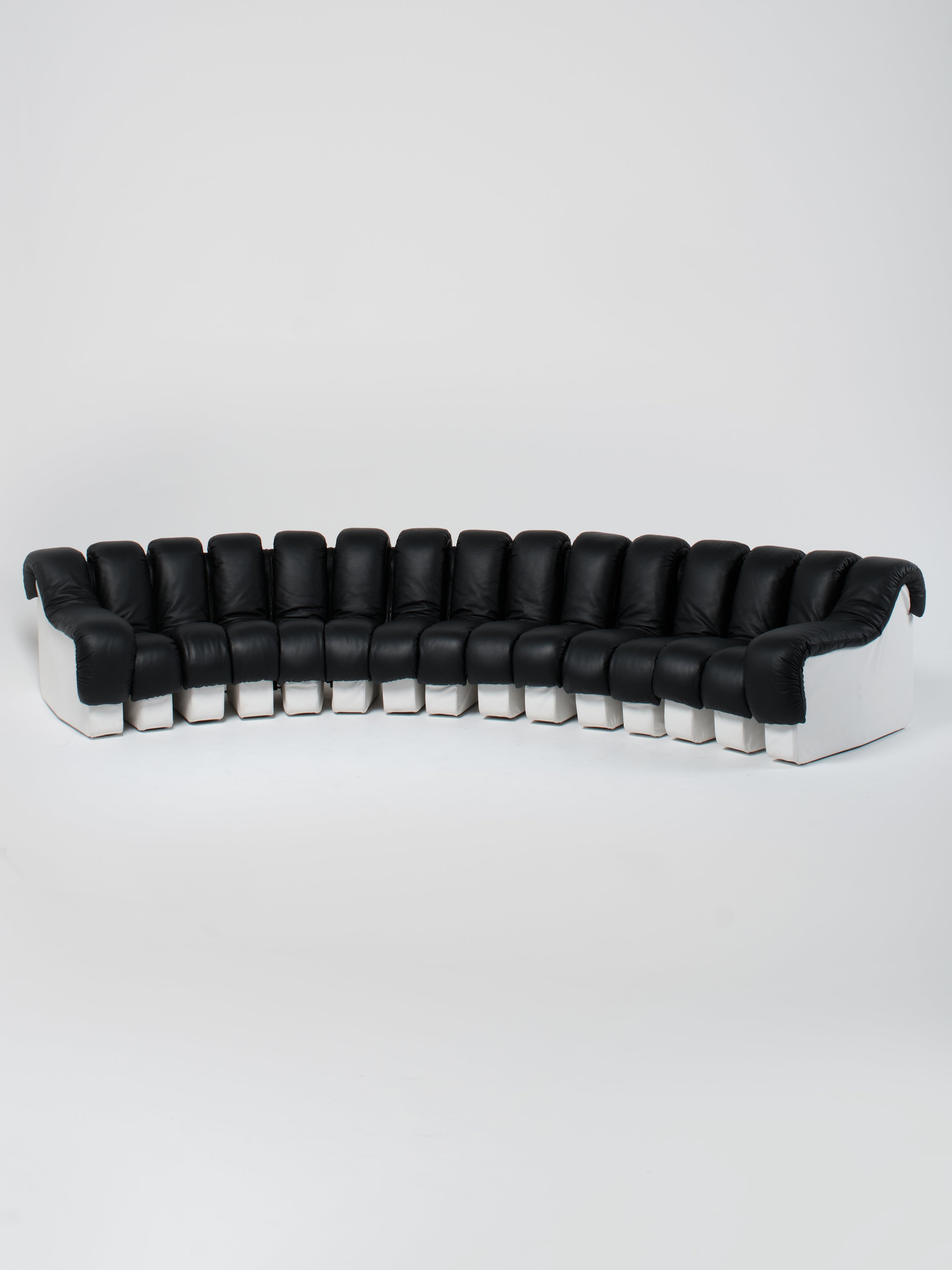 DS-600 Sofa B&W