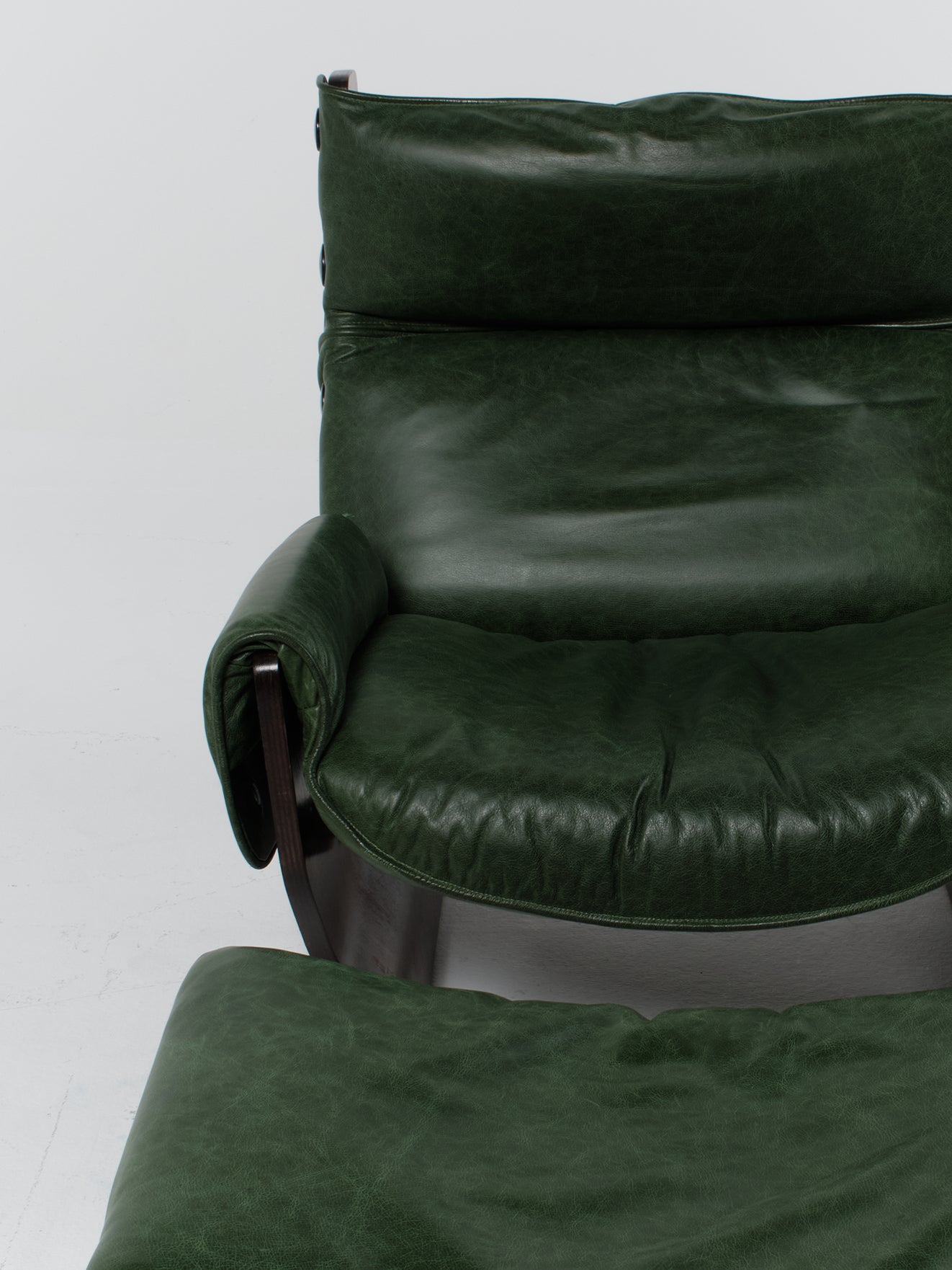 P110 Canada Armchair with Ottoman