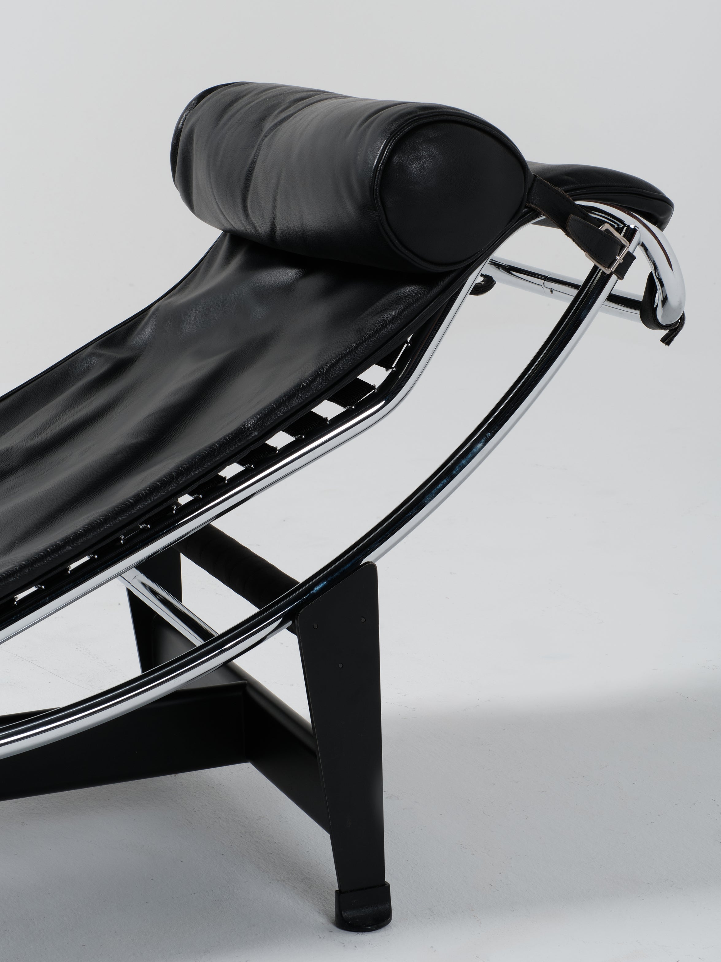 LC4 Chaise Longue